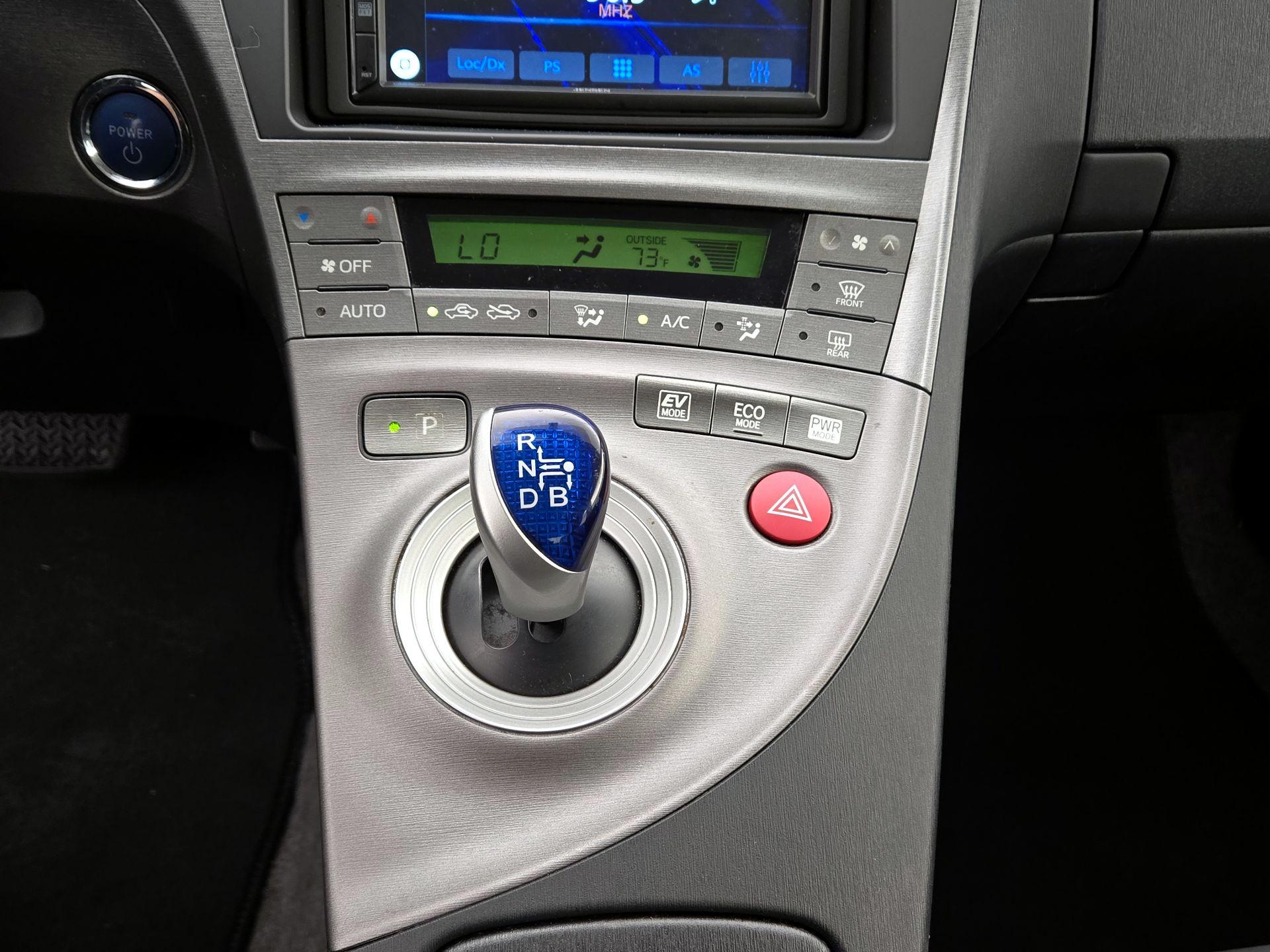 Thumbnail: 2015 Toyota Prius - 17