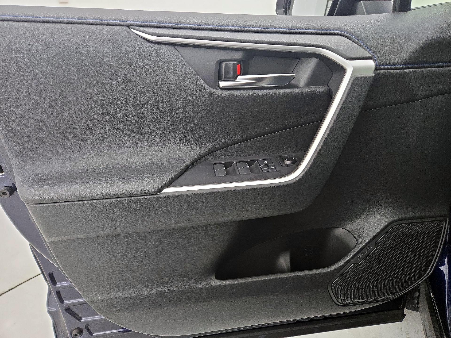 Thumbnail: 2019 Toyota RAV4 - 12
