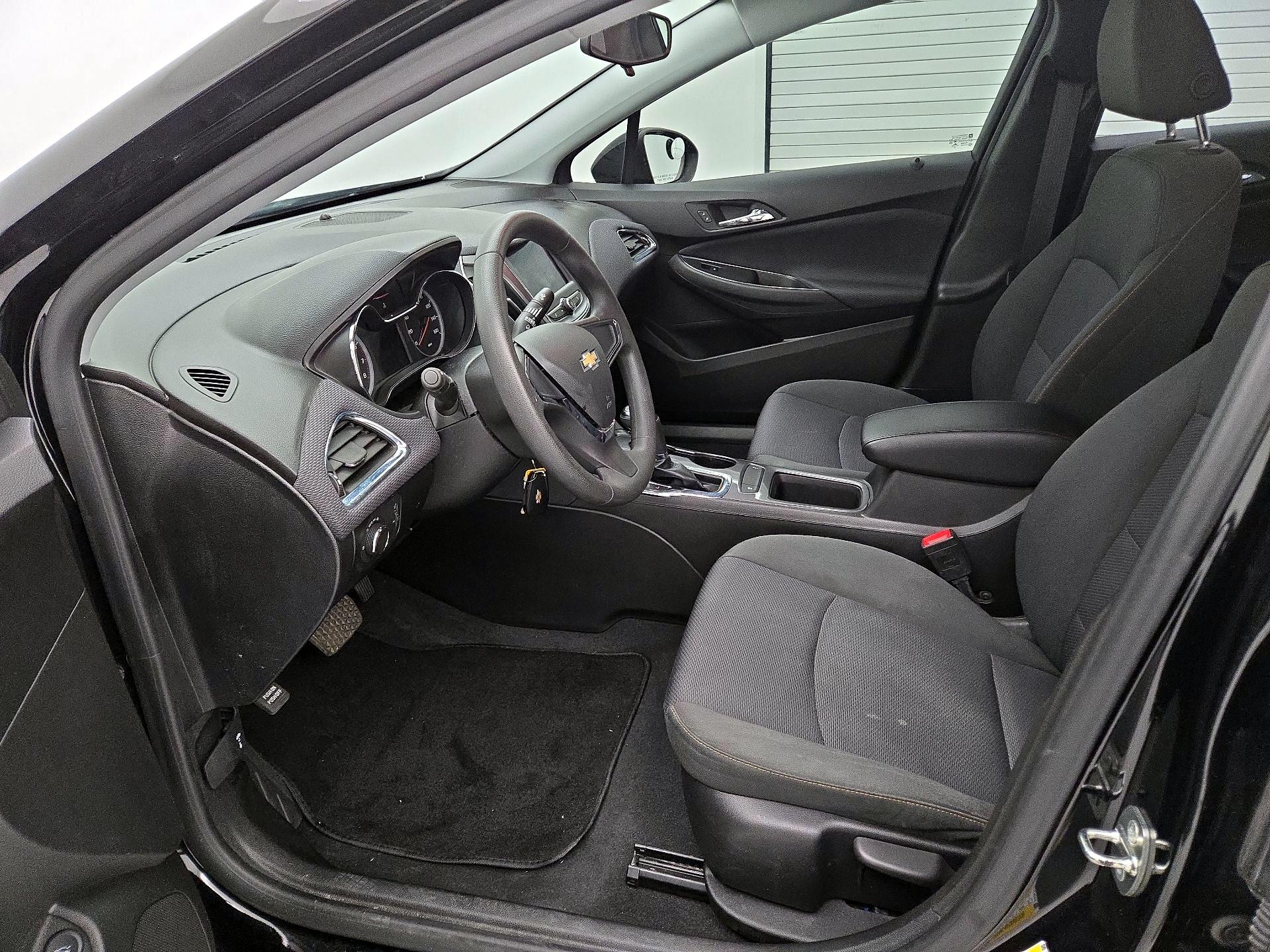 Thumbnail: 2019 Chevrolet Cruze - 11