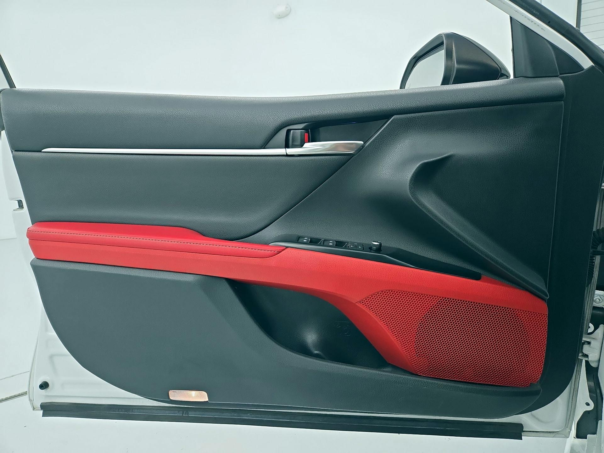 Thumbnail: 2019 Toyota Camry - 12