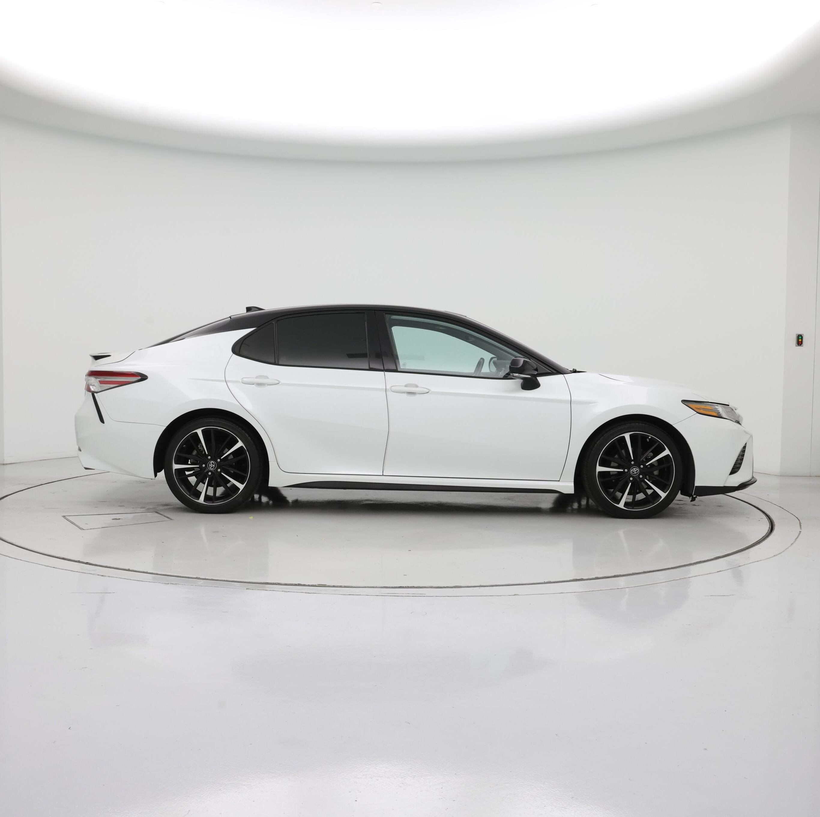 Thumbnail: 2019 Toyota Camry - 7
