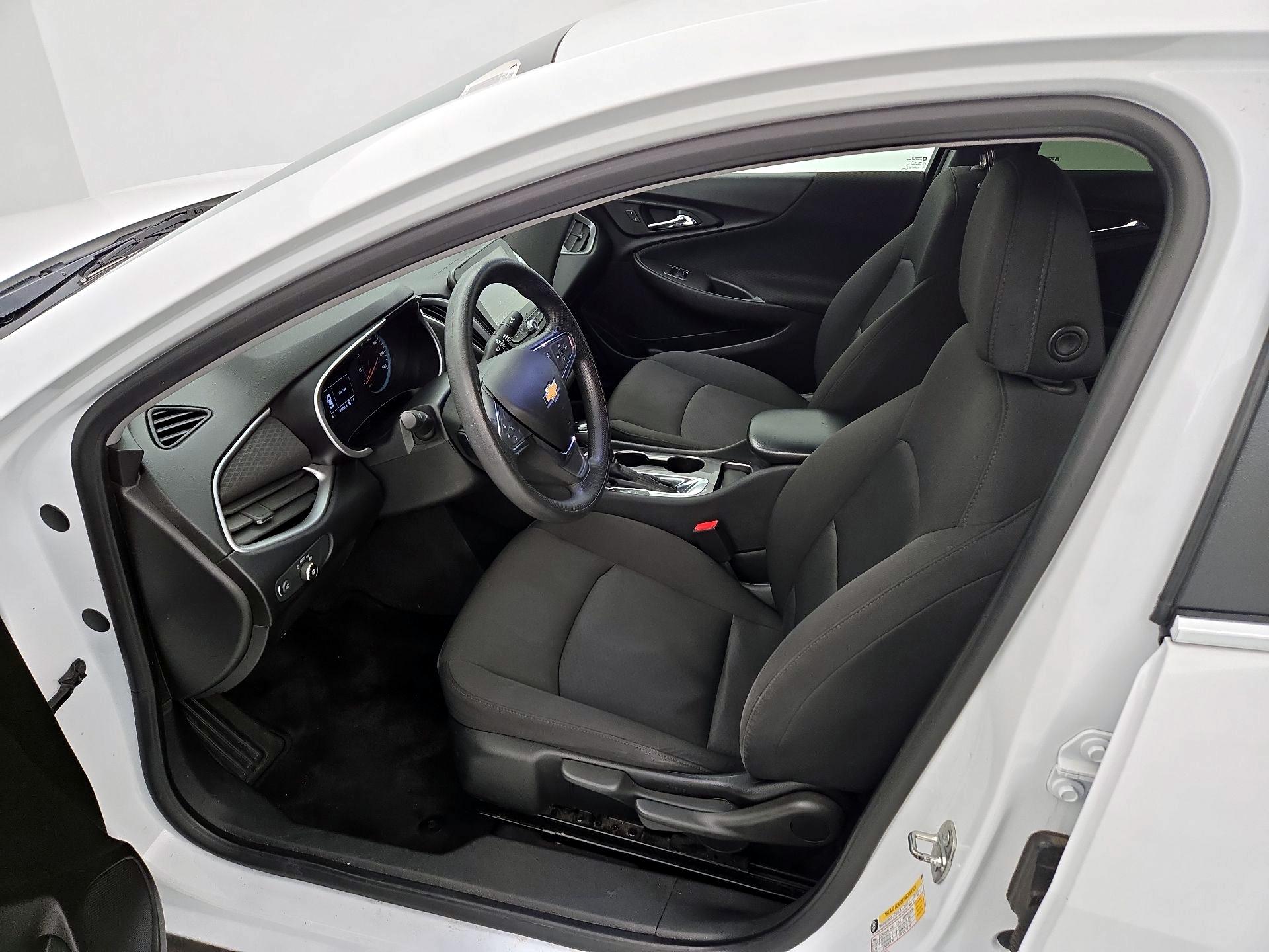 Thumbnail: 2019 Chevrolet Malibu - 11
