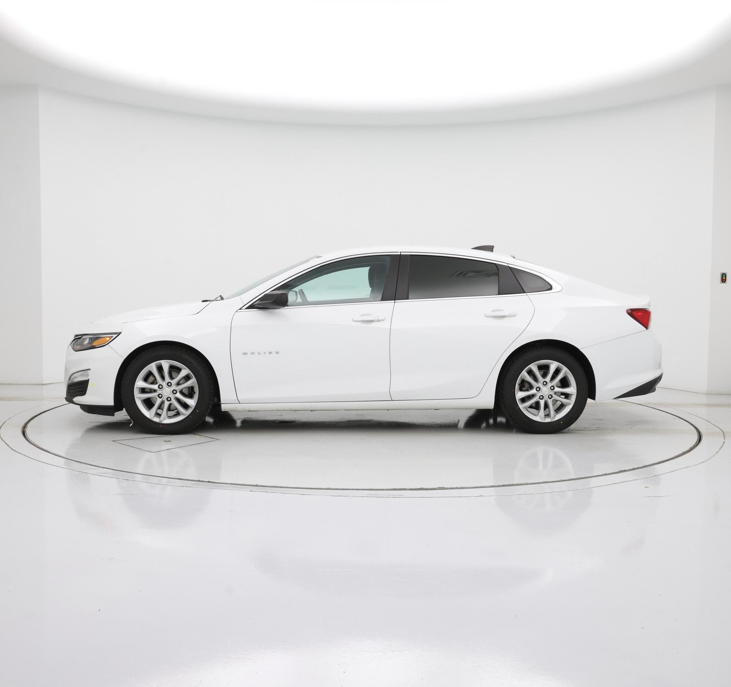 Thumbnail: 2019 Chevrolet Malibu - 3
