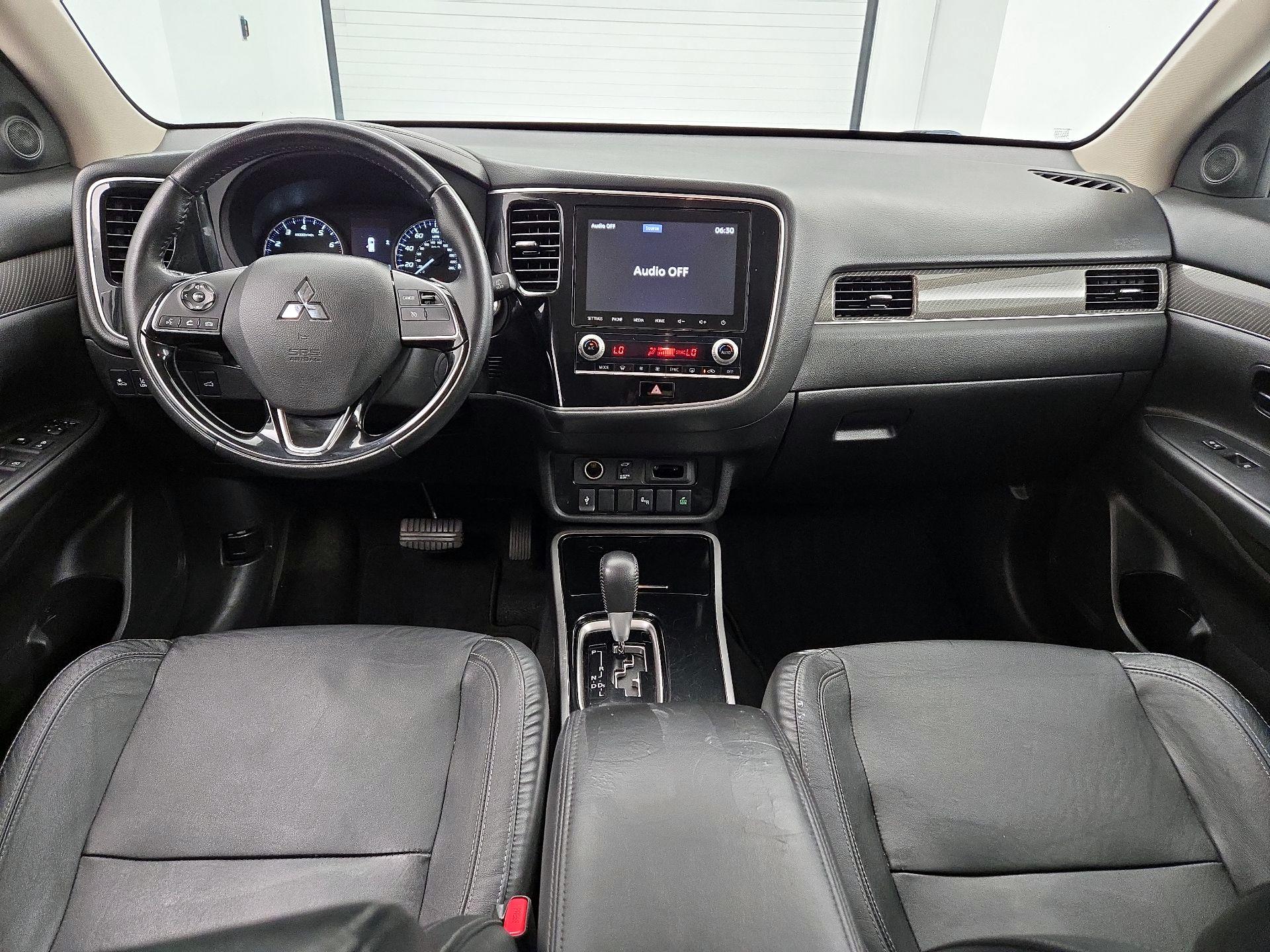 Thumbnail: 2020 Mitsubishi Outlander - 9