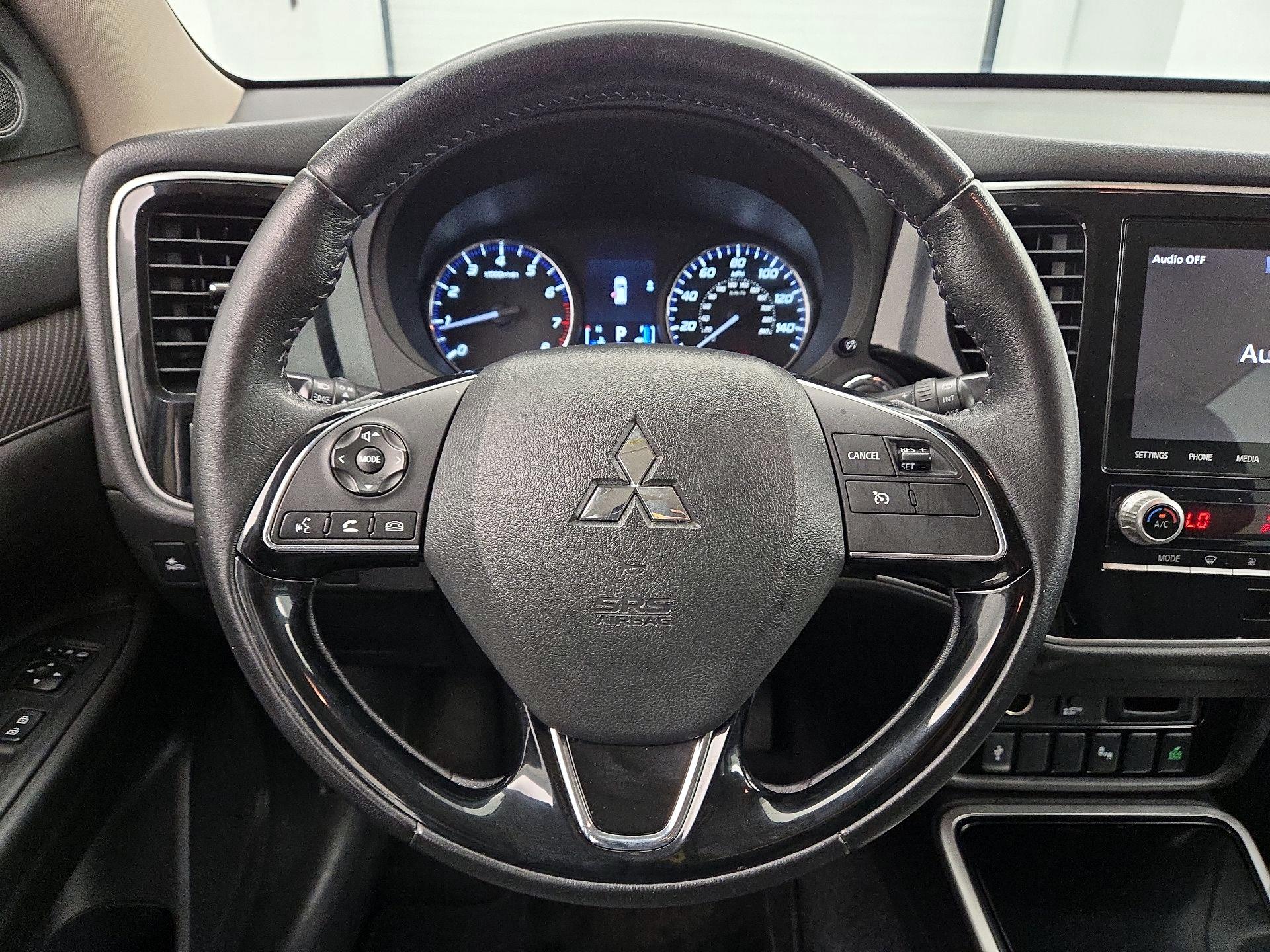 Thumbnail: 2020 Mitsubishi Outlander - 10