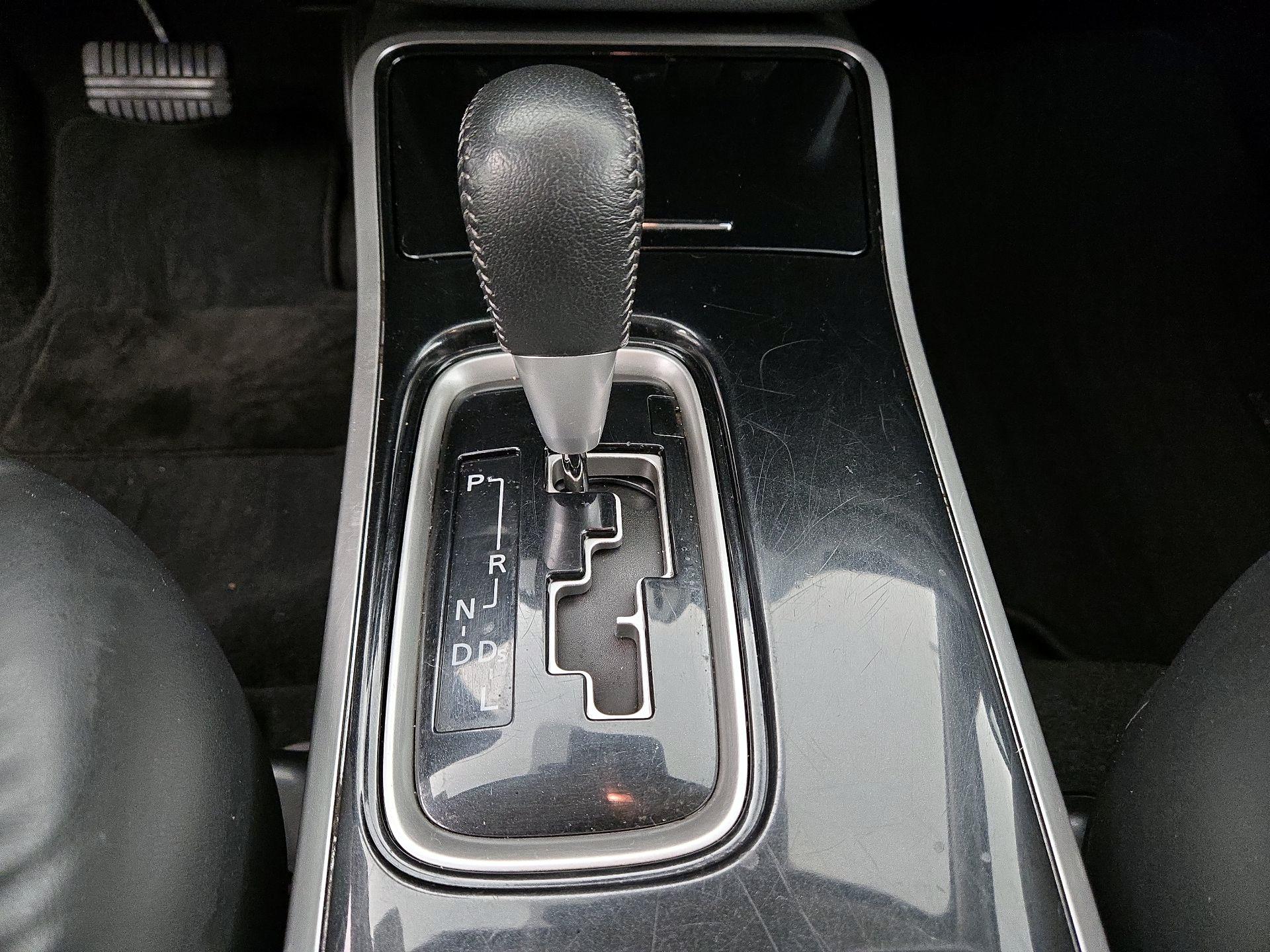 Thumbnail: 2020 Mitsubishi Outlander - 17