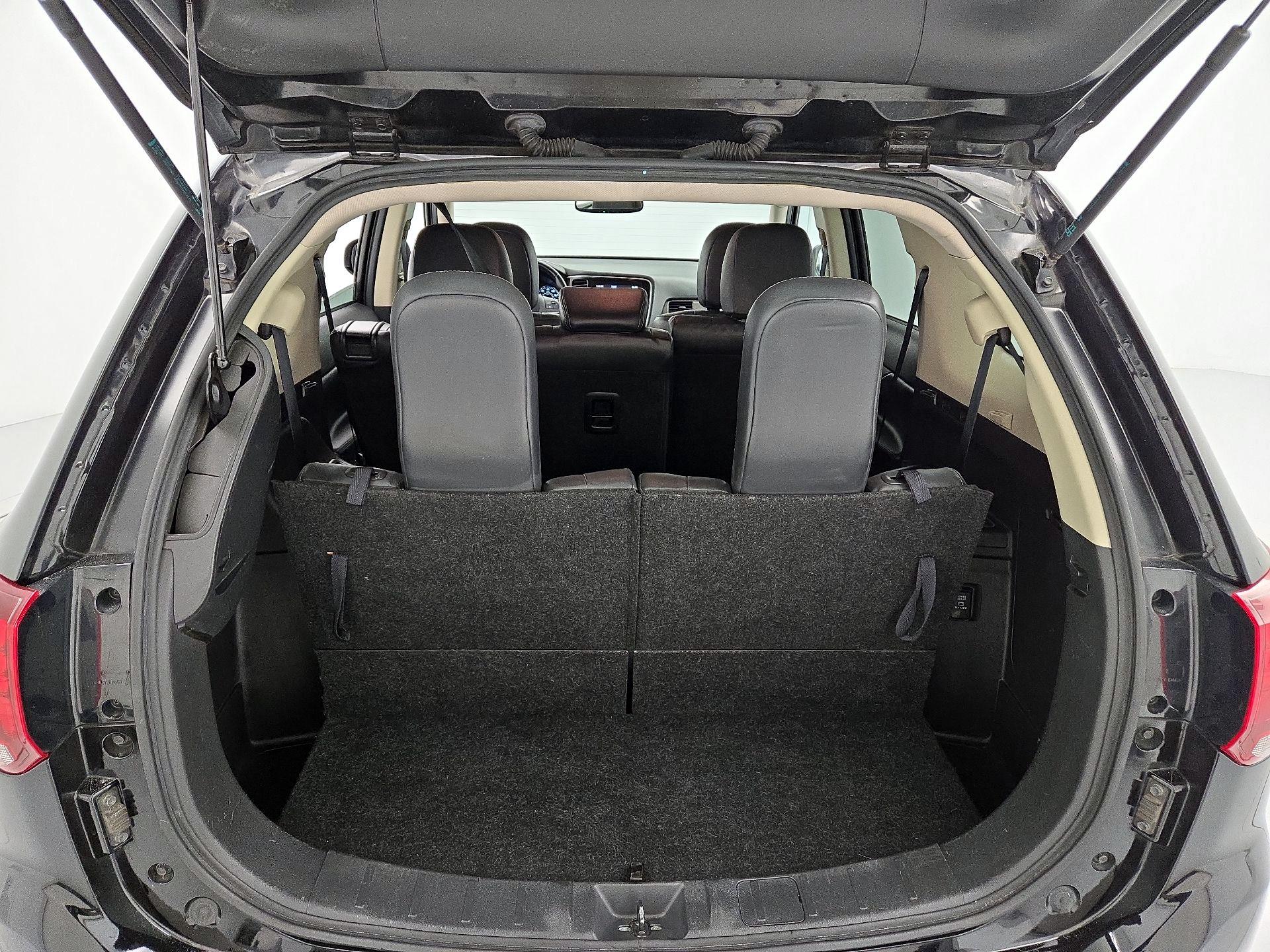 Thumbnail: 2020 Mitsubishi Outlander - 20