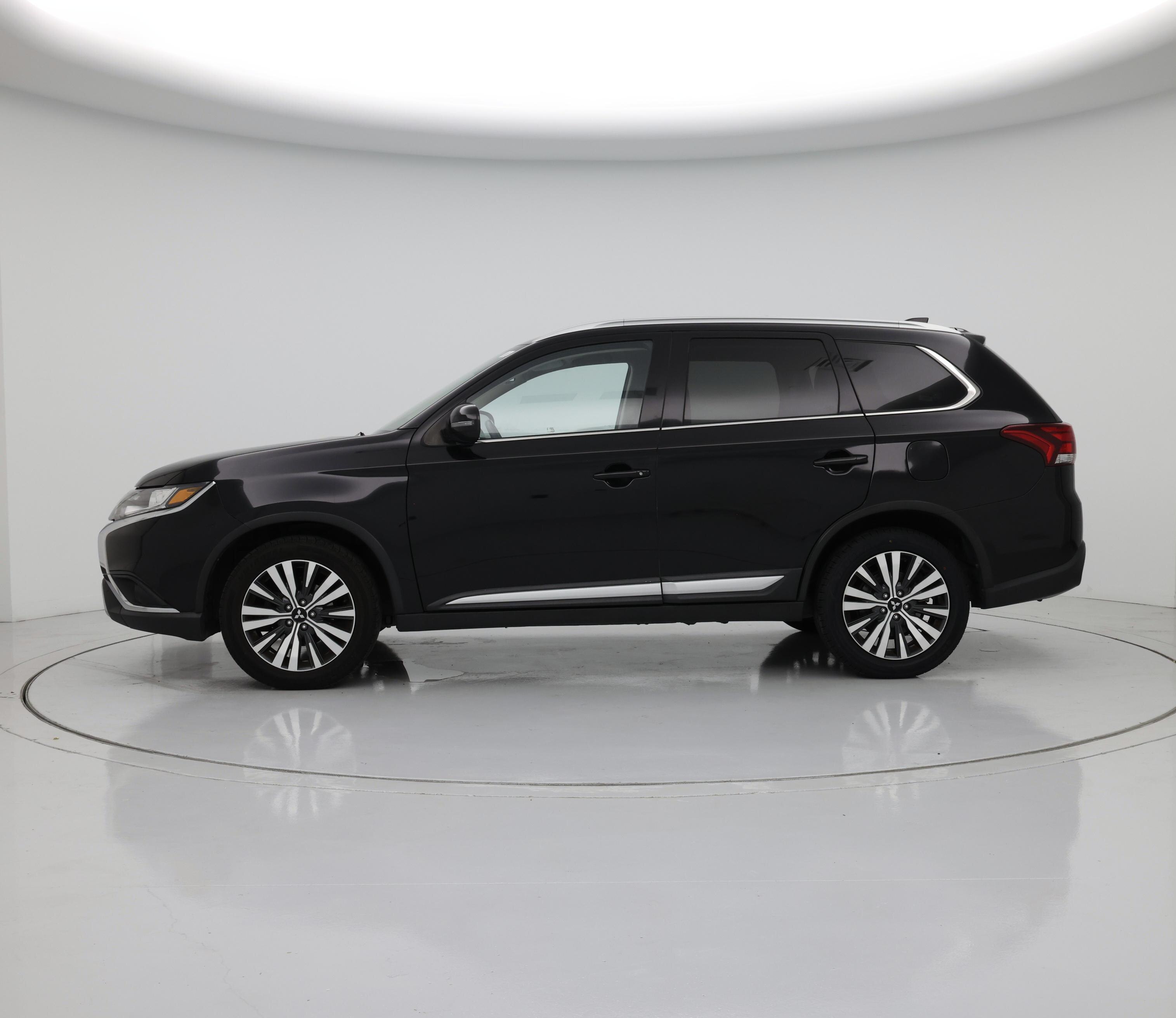 Thumbnail: 2020 Mitsubishi Outlander - 3