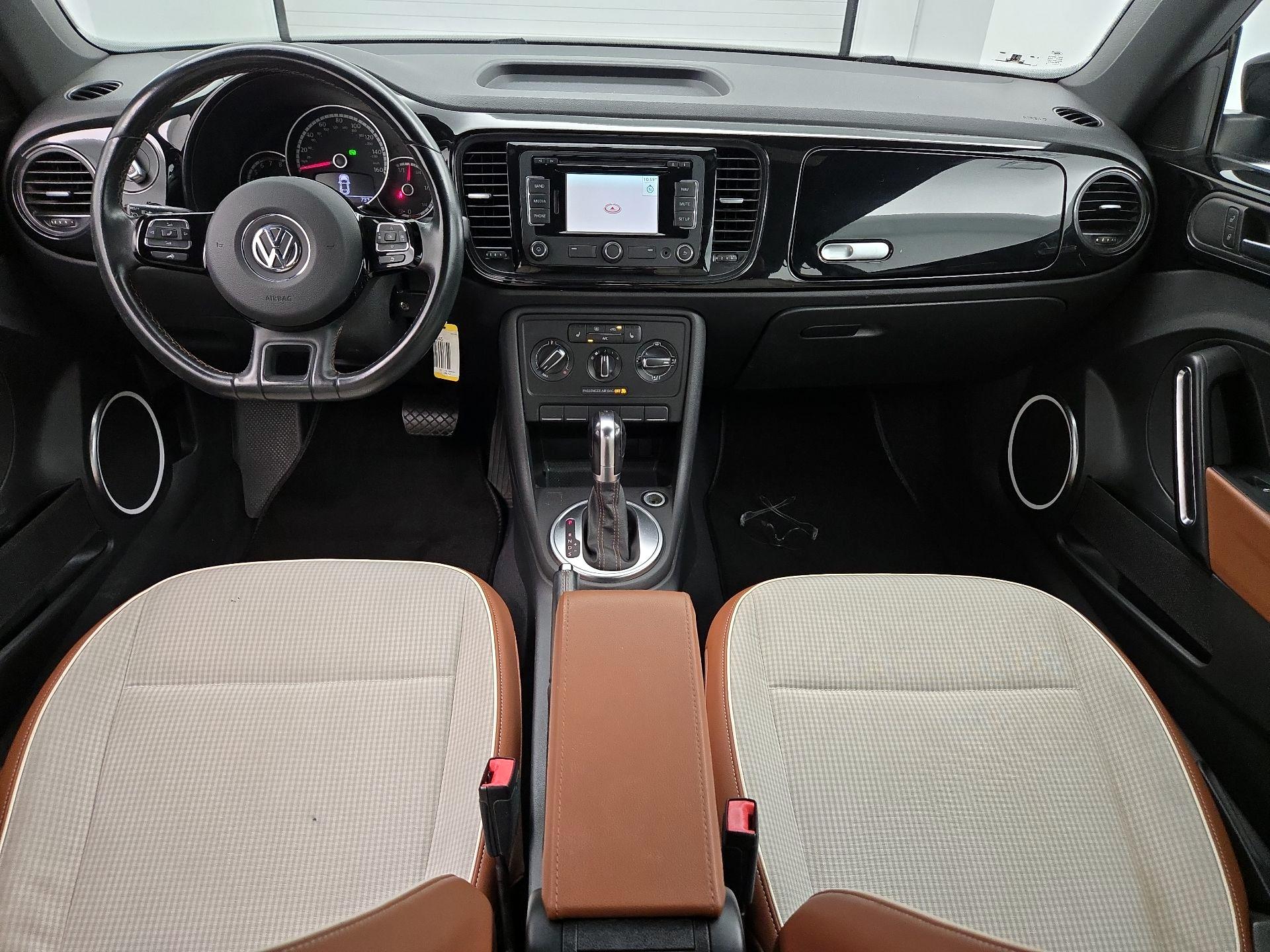 Thumbnail: 2015 Volkswagen Beetle - 9