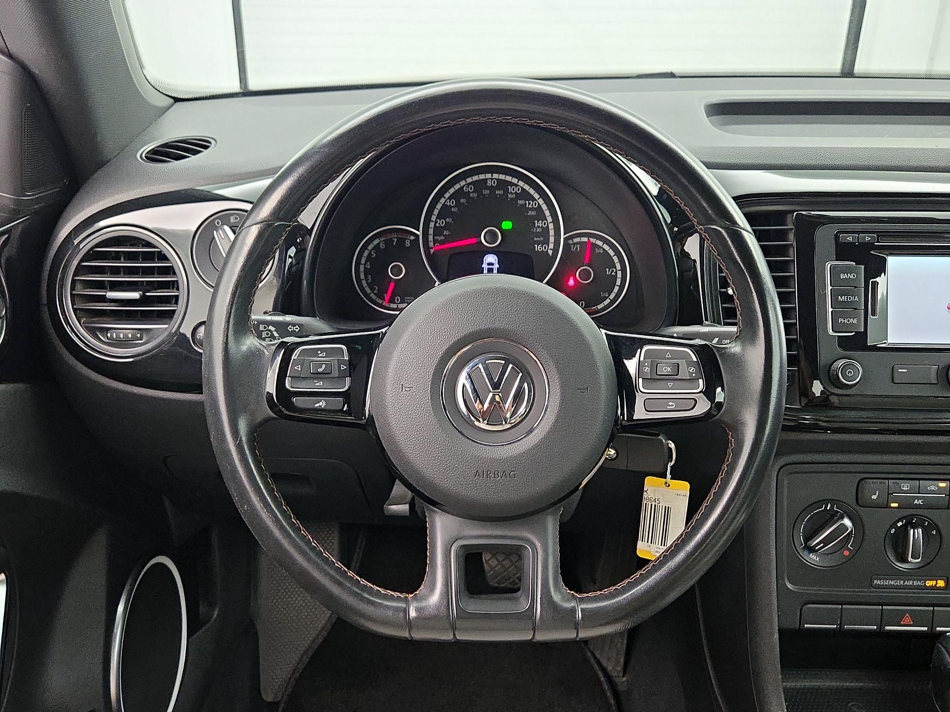Thumbnail: 2015 Volkswagen Beetle - 10