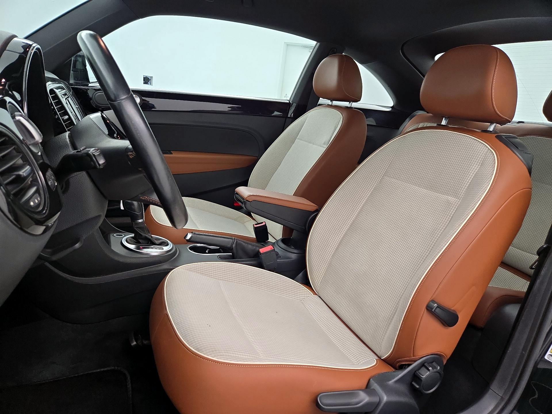 Thumbnail: 2015 Volkswagen Beetle - 11