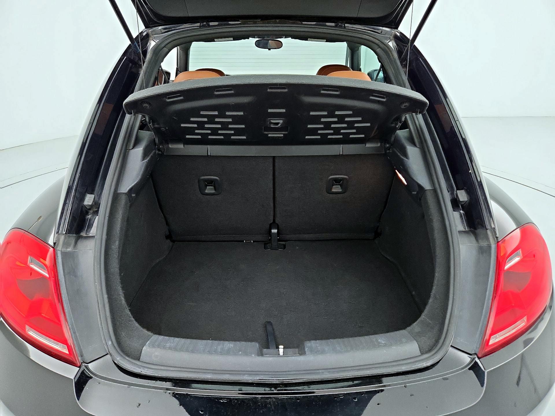 Thumbnail: 2015 Volkswagen Beetle - 20