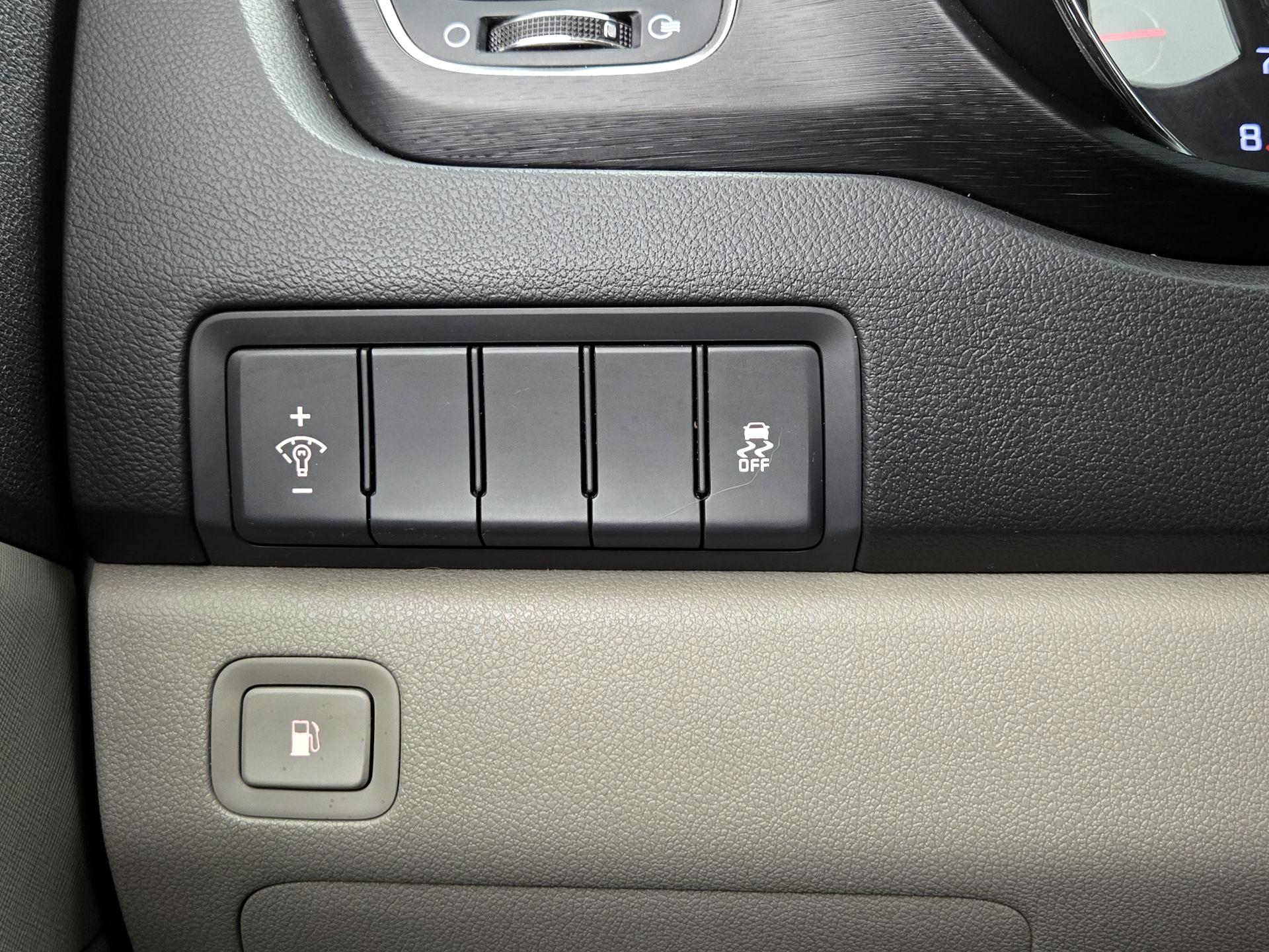 Thumbnail: 2016 Kia Sedona - 13
