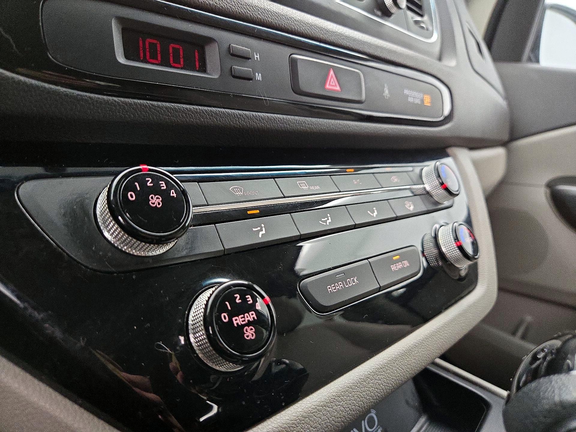 Thumbnail: 2016 Kia Sedona - 16