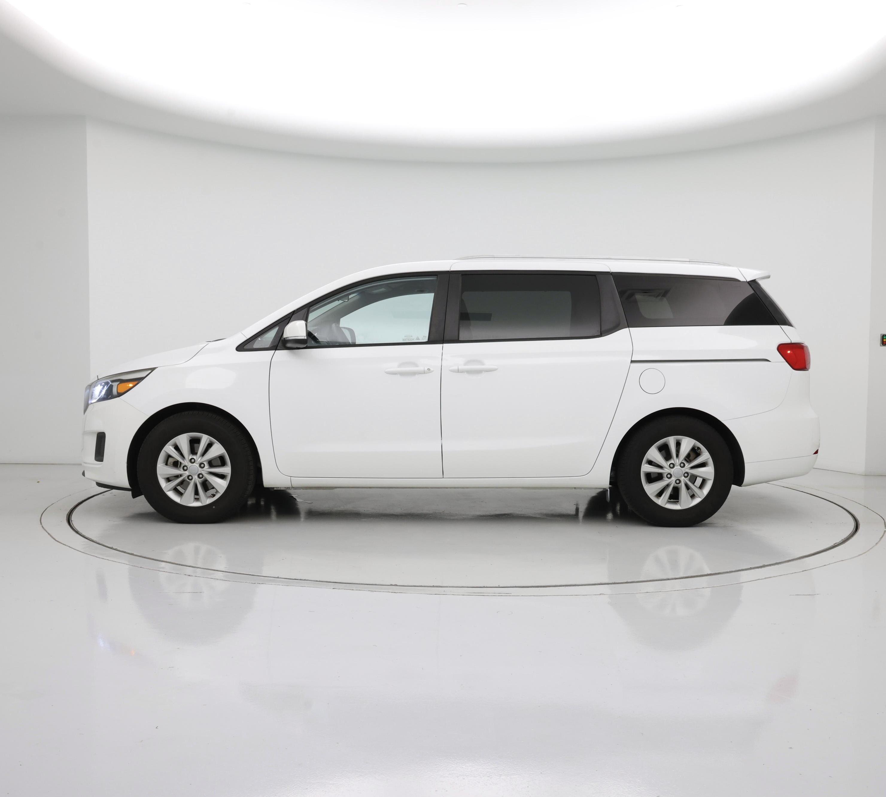 Thumbnail: 2016 Kia Sedona - 3
