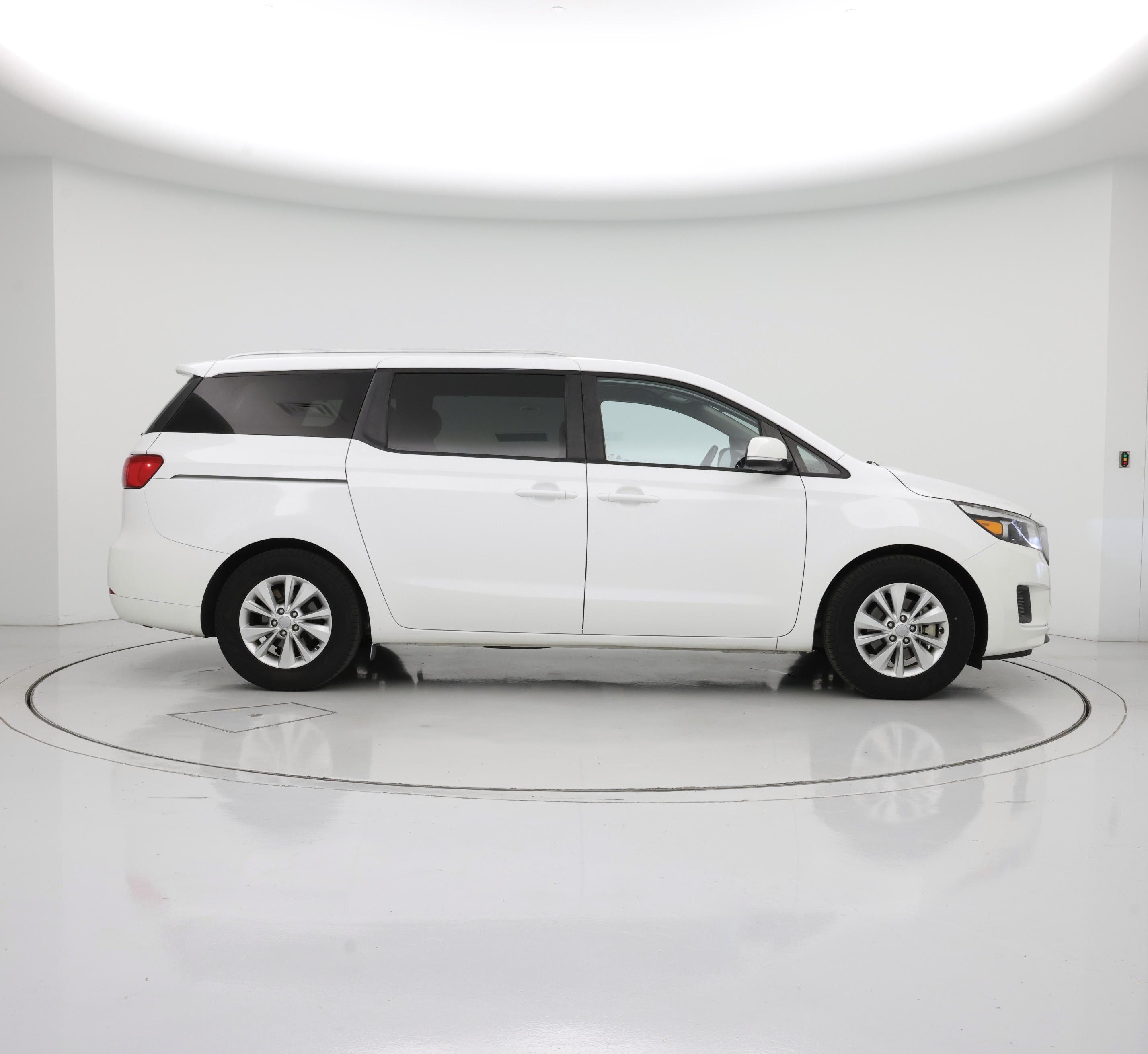 Thumbnail: 2016 Kia Sedona - 7