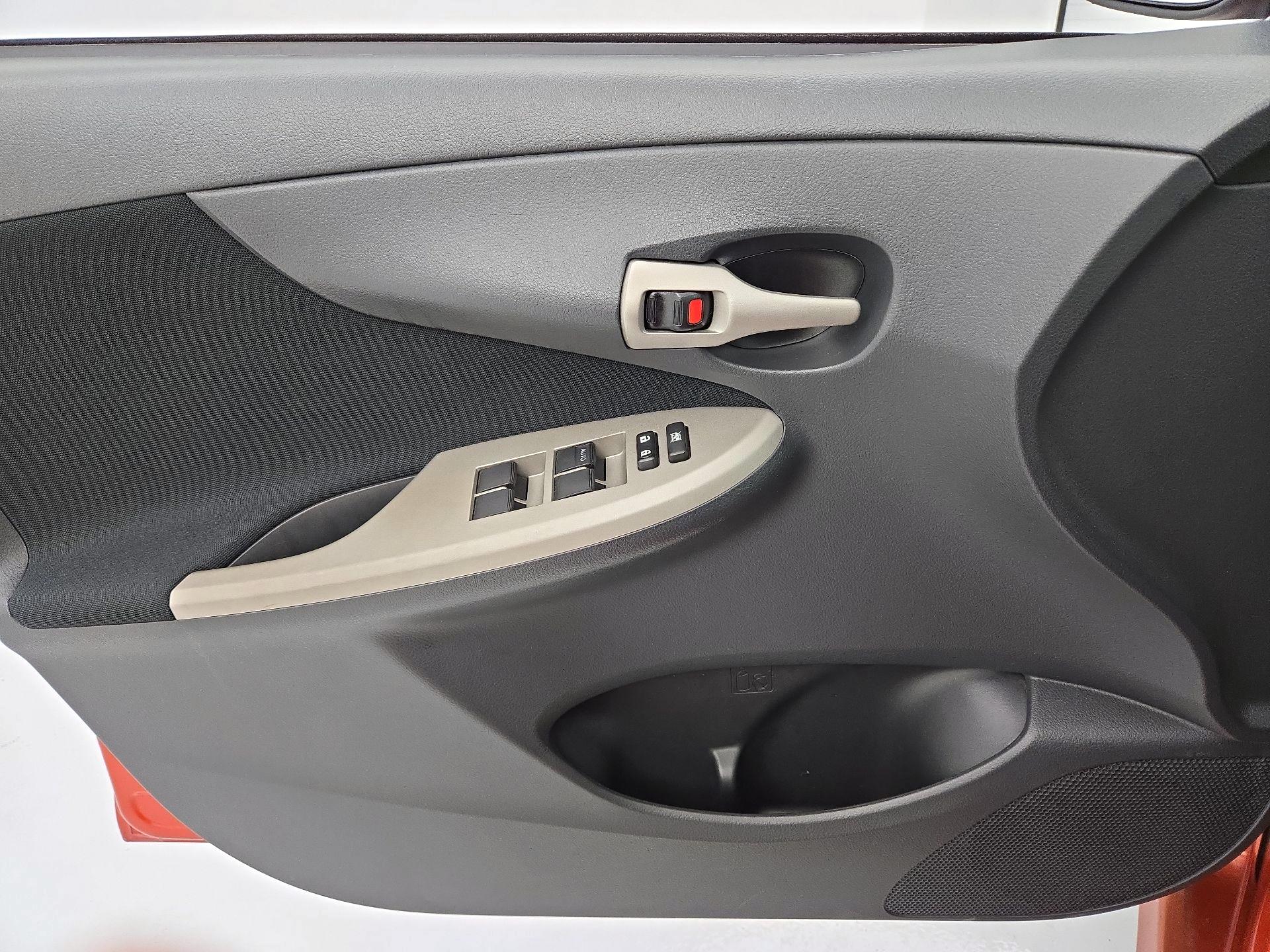 Thumbnail: 2013 Toyota Corolla - 12