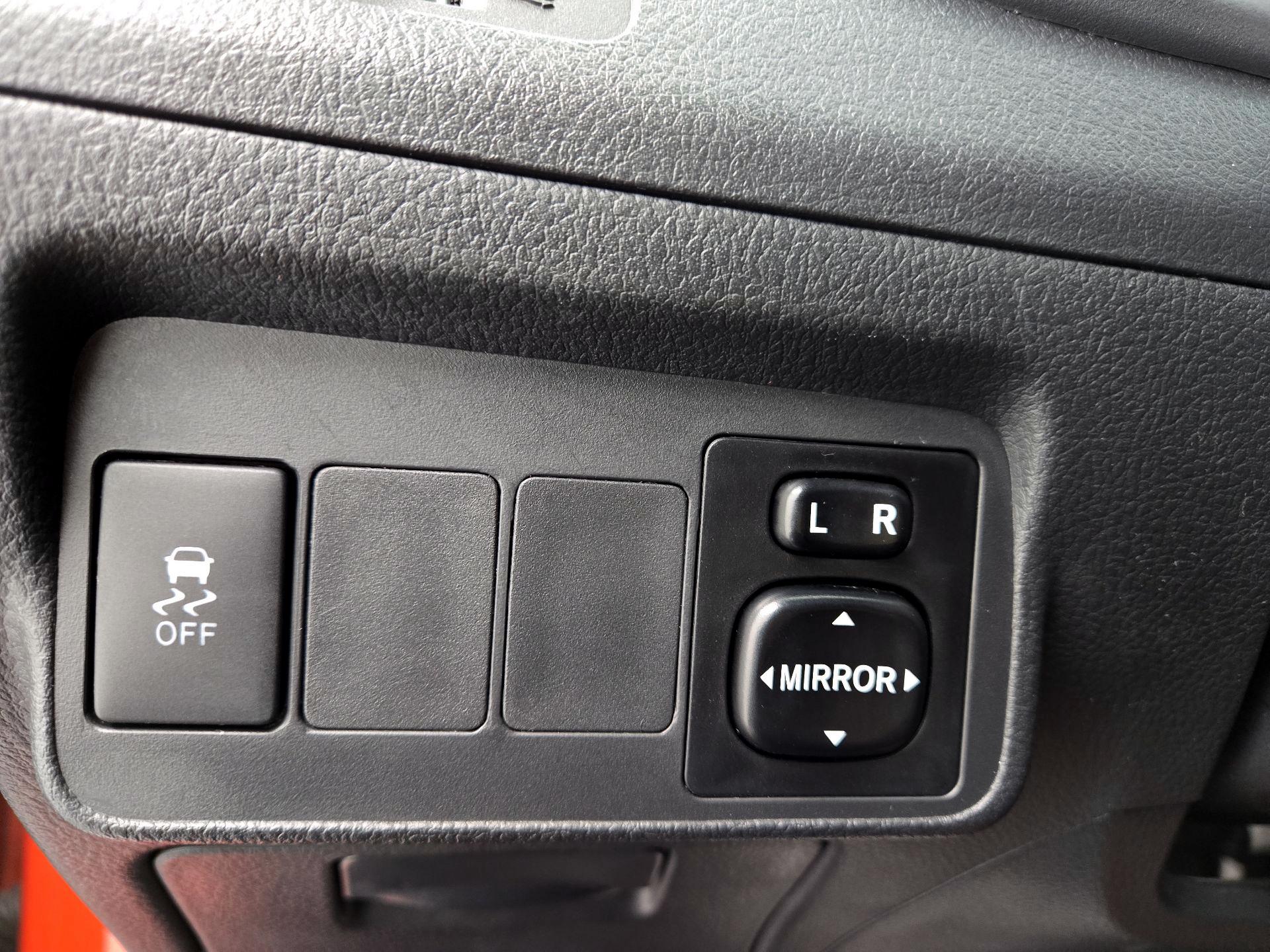 Thumbnail: 2013 Toyota Corolla - 13