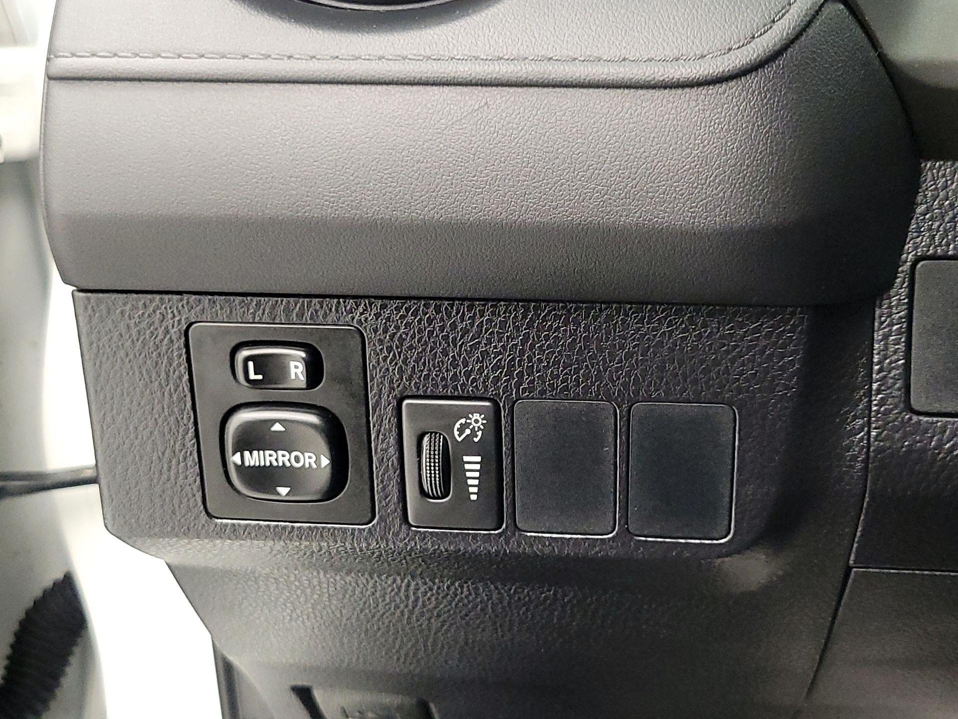 Thumbnail: 2016 Toyota RAV4 - 13