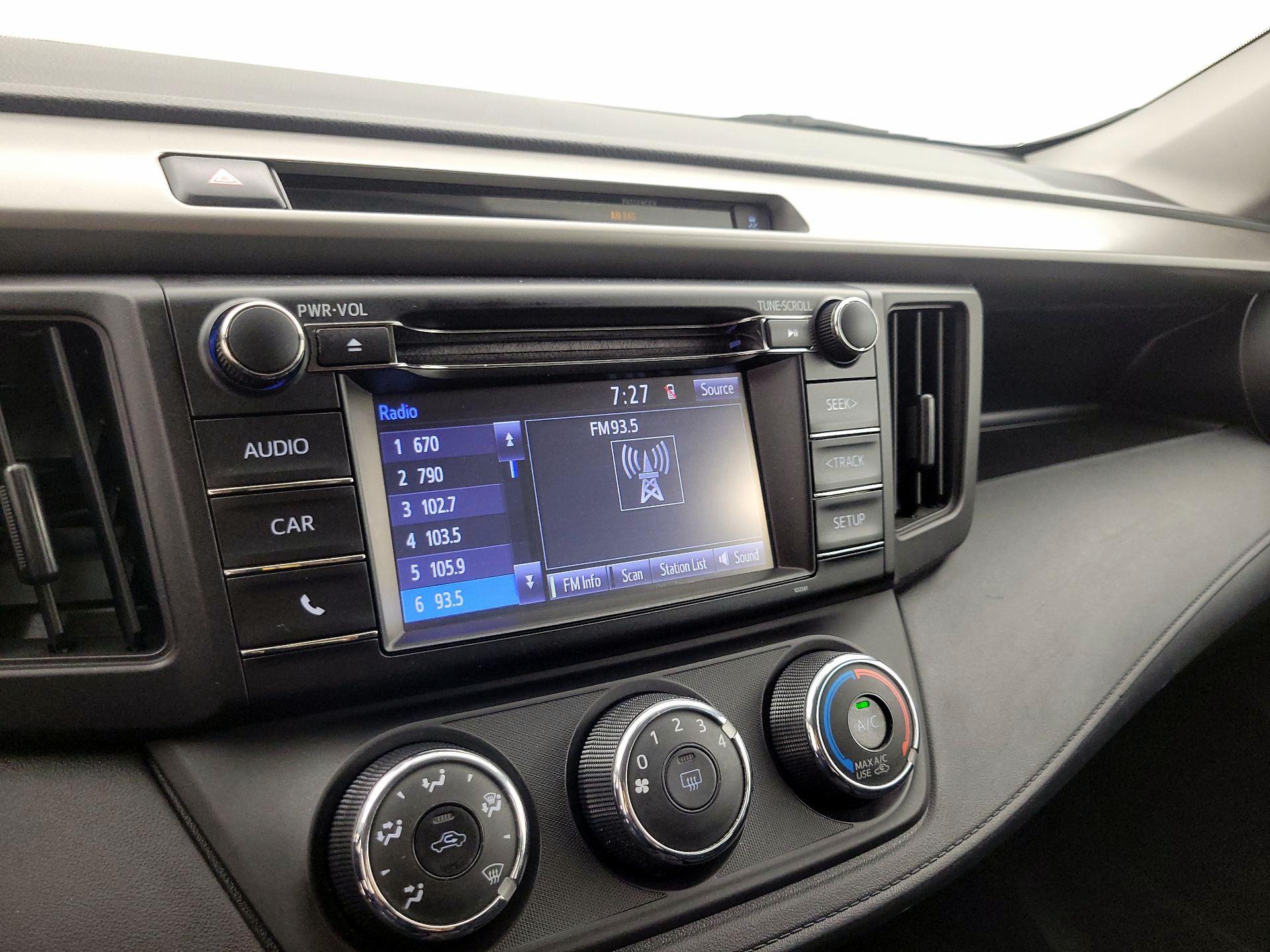 Thumbnail: 2016 Toyota RAV4 - 15