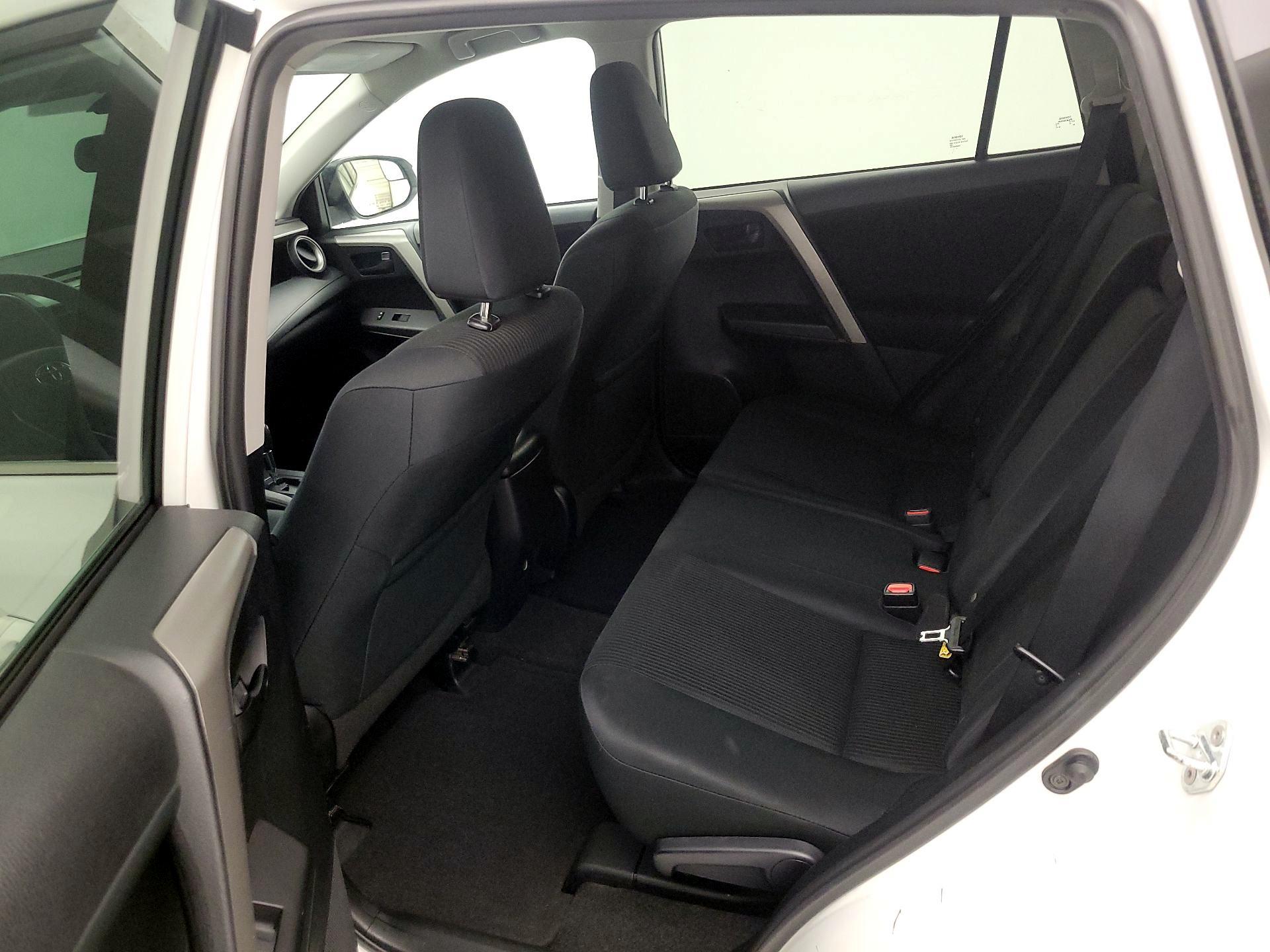 Thumbnail: 2016 Toyota RAV4 - 19