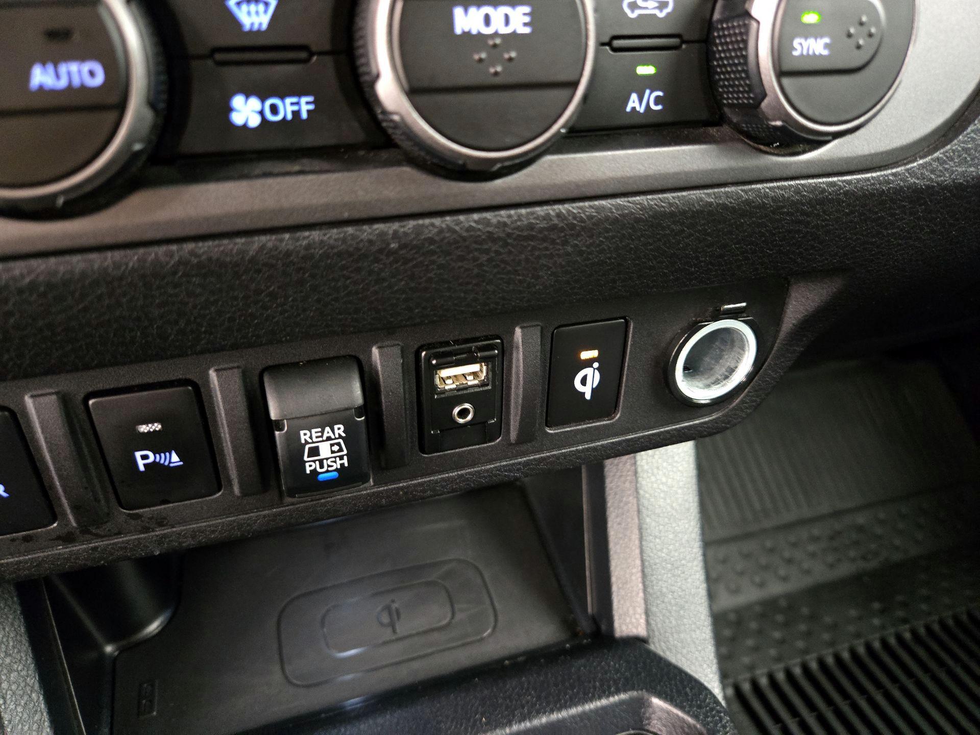 Thumbnail: 2019 Toyota Tacoma - 18