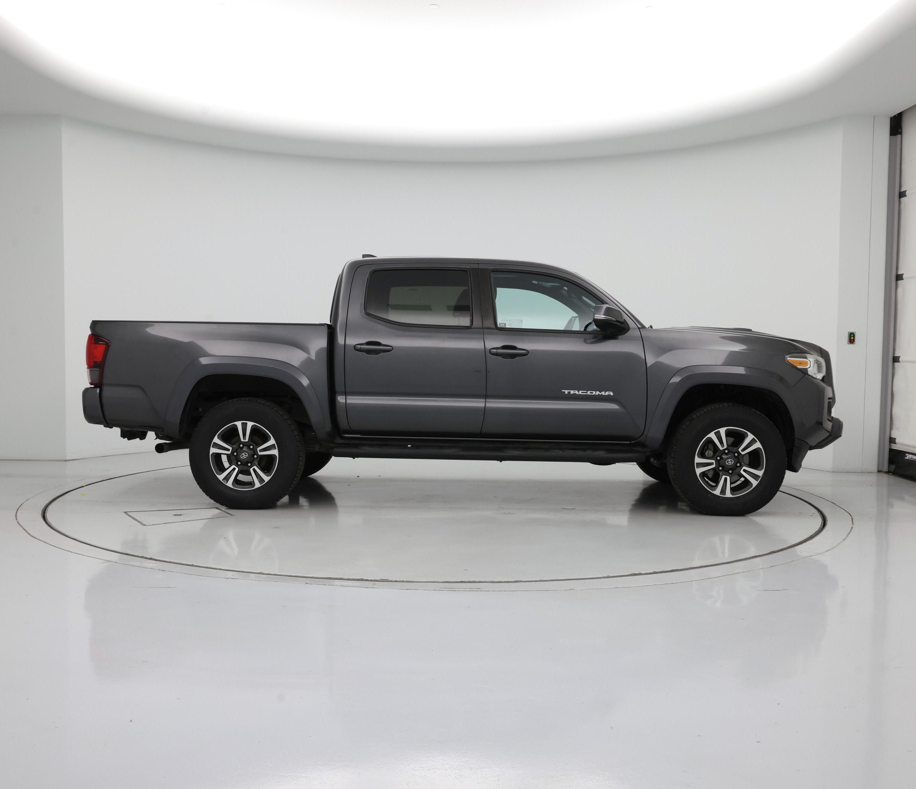 Thumbnail: 2019 Toyota Tacoma - 7