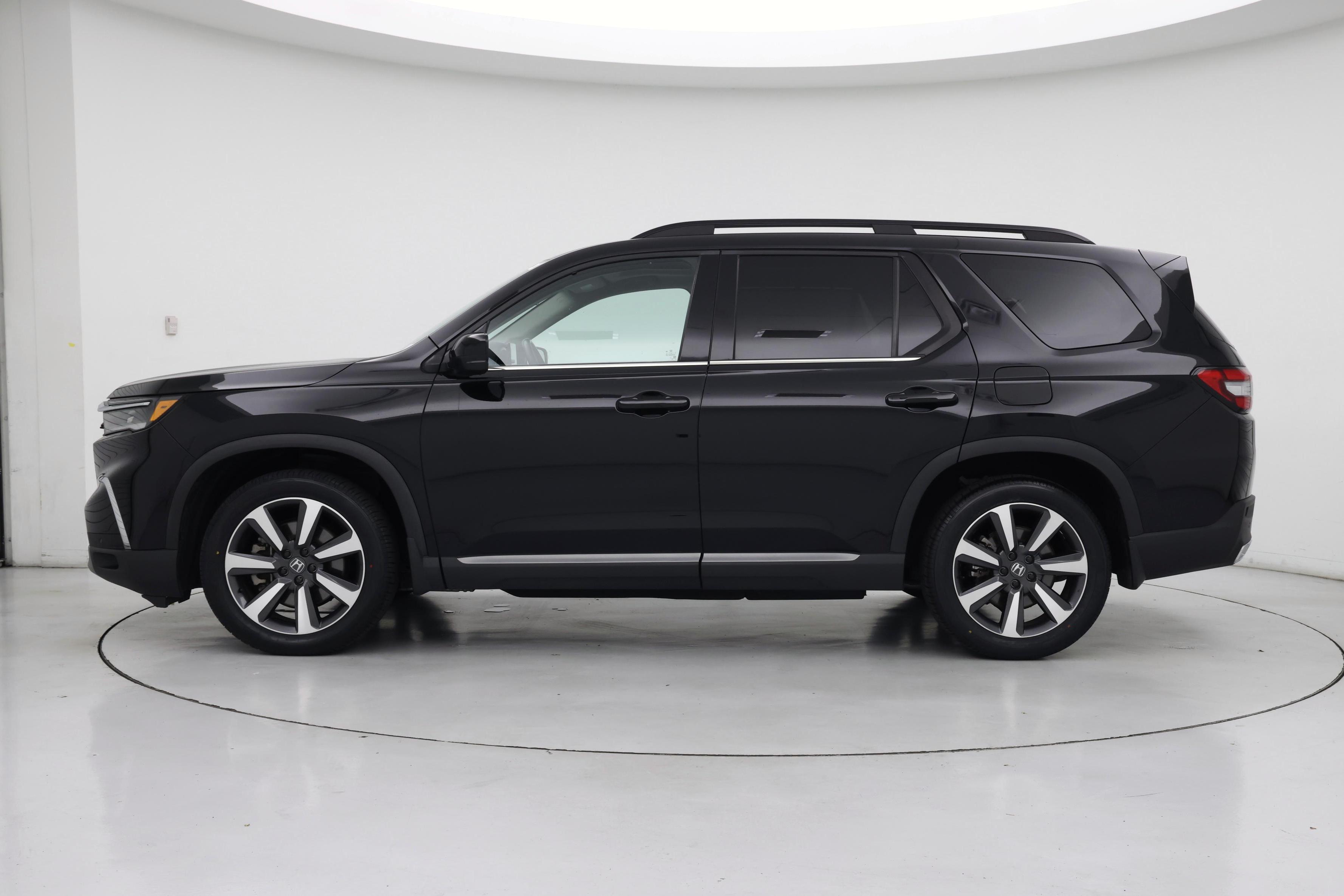 Thumbnail: 2023 Honda Pilot - 3