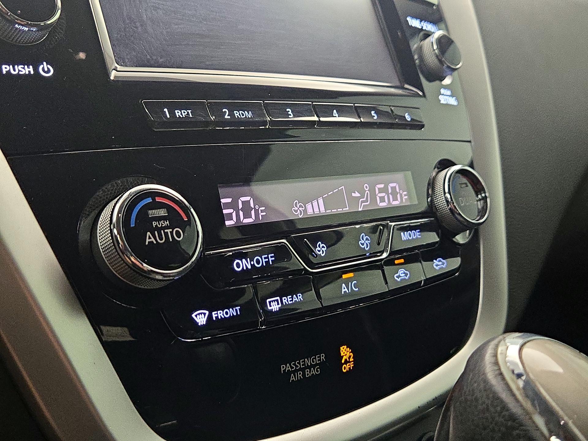 Thumbnail: 2015 Nissan Murano - 16