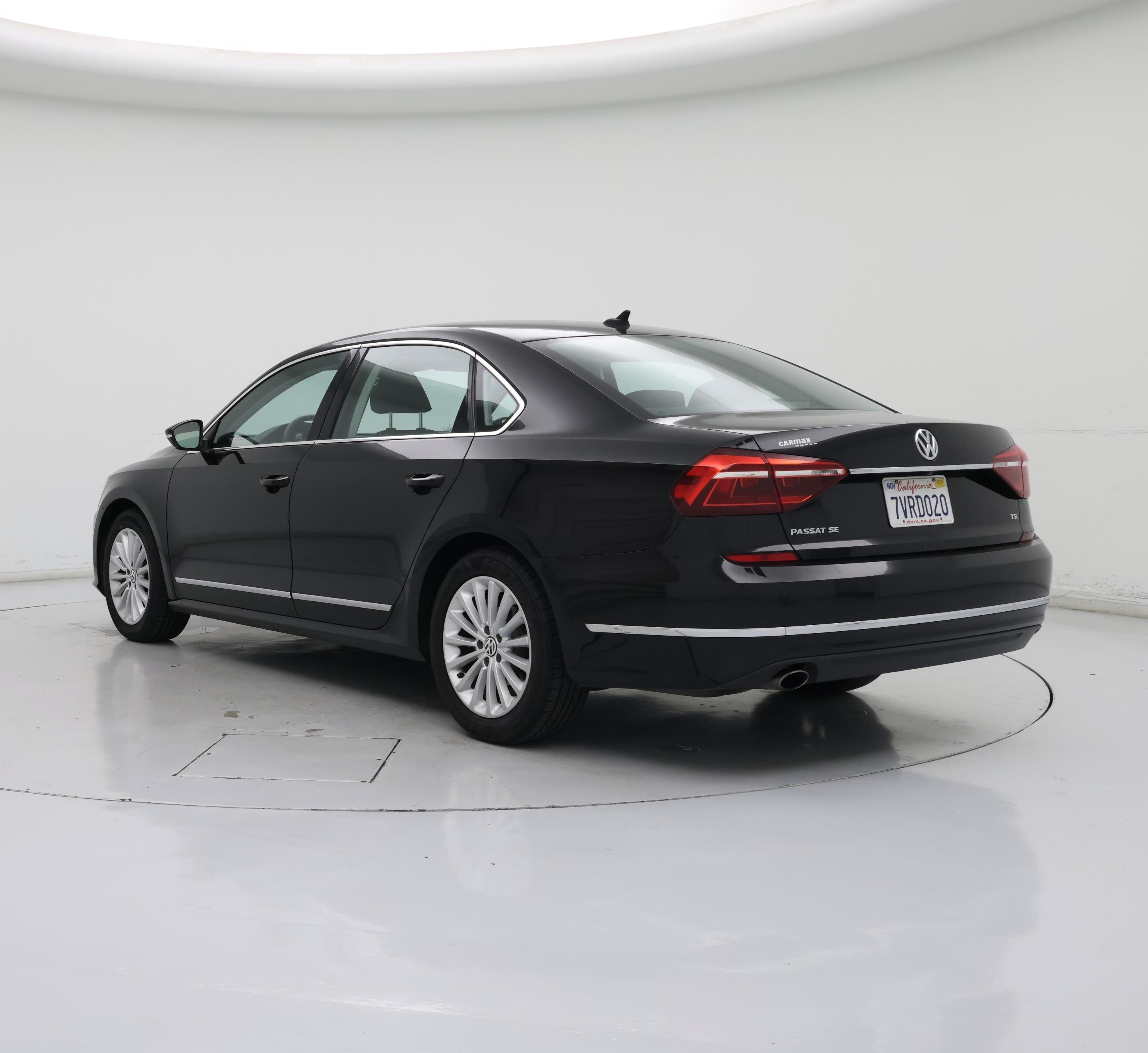 Thumbnail: 2017 Volkswagen Passat - 2