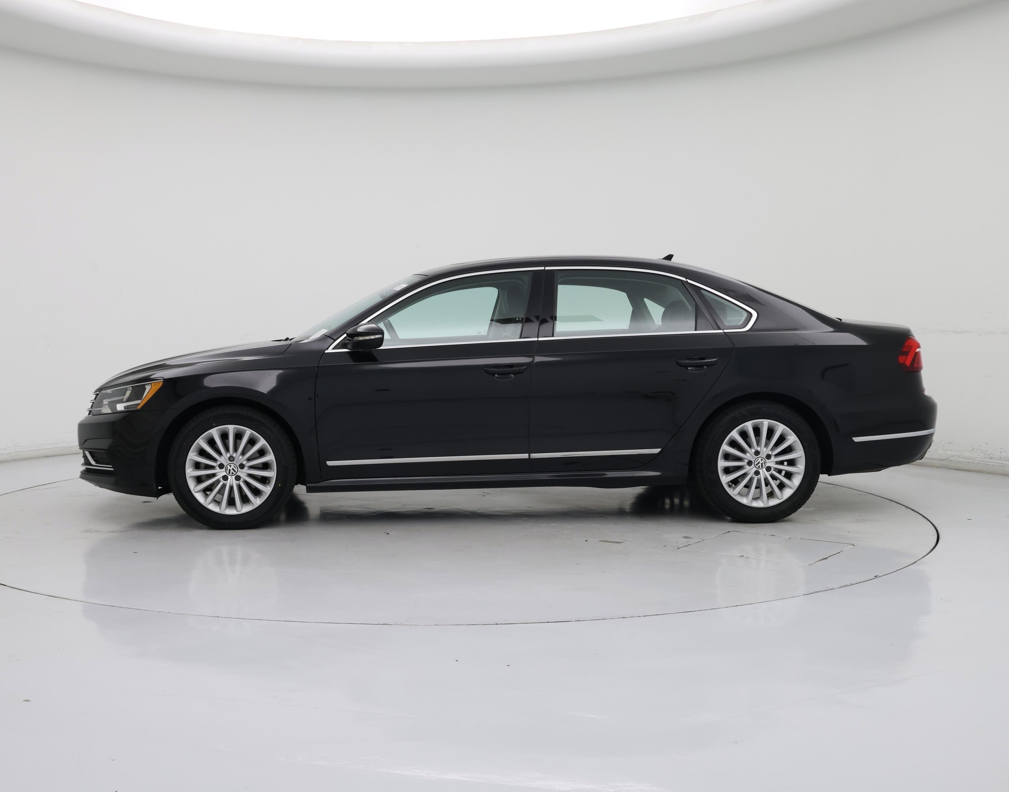 Thumbnail: 2017 Volkswagen Passat - 3