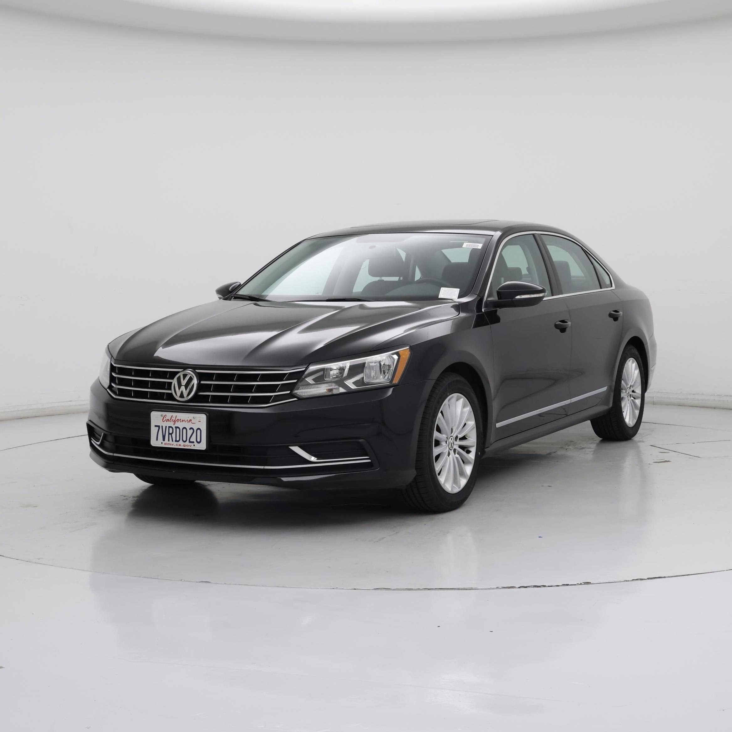 Thumbnail: 2017 Volkswagen Passat - 4