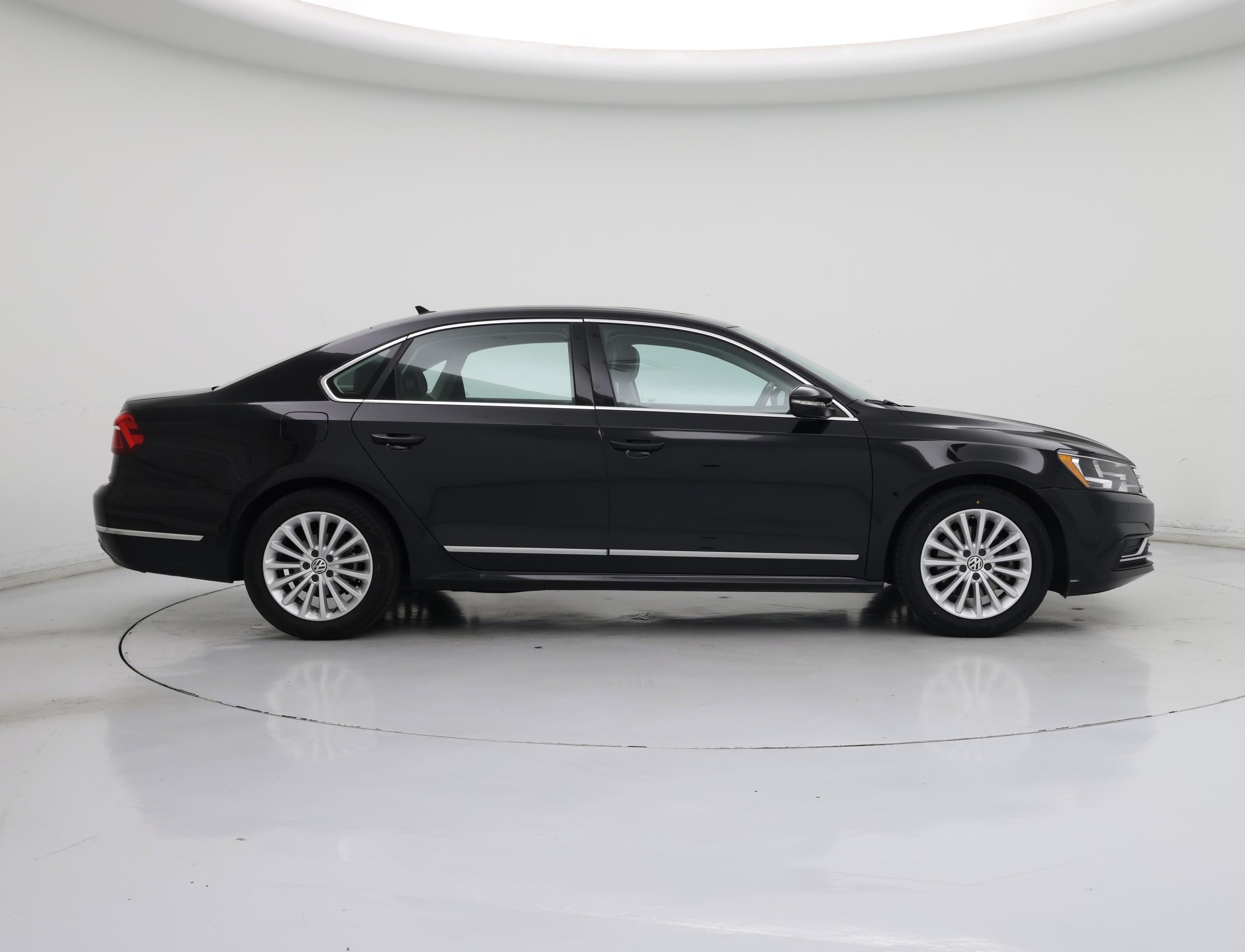 Thumbnail: 2017 Volkswagen Passat - 7