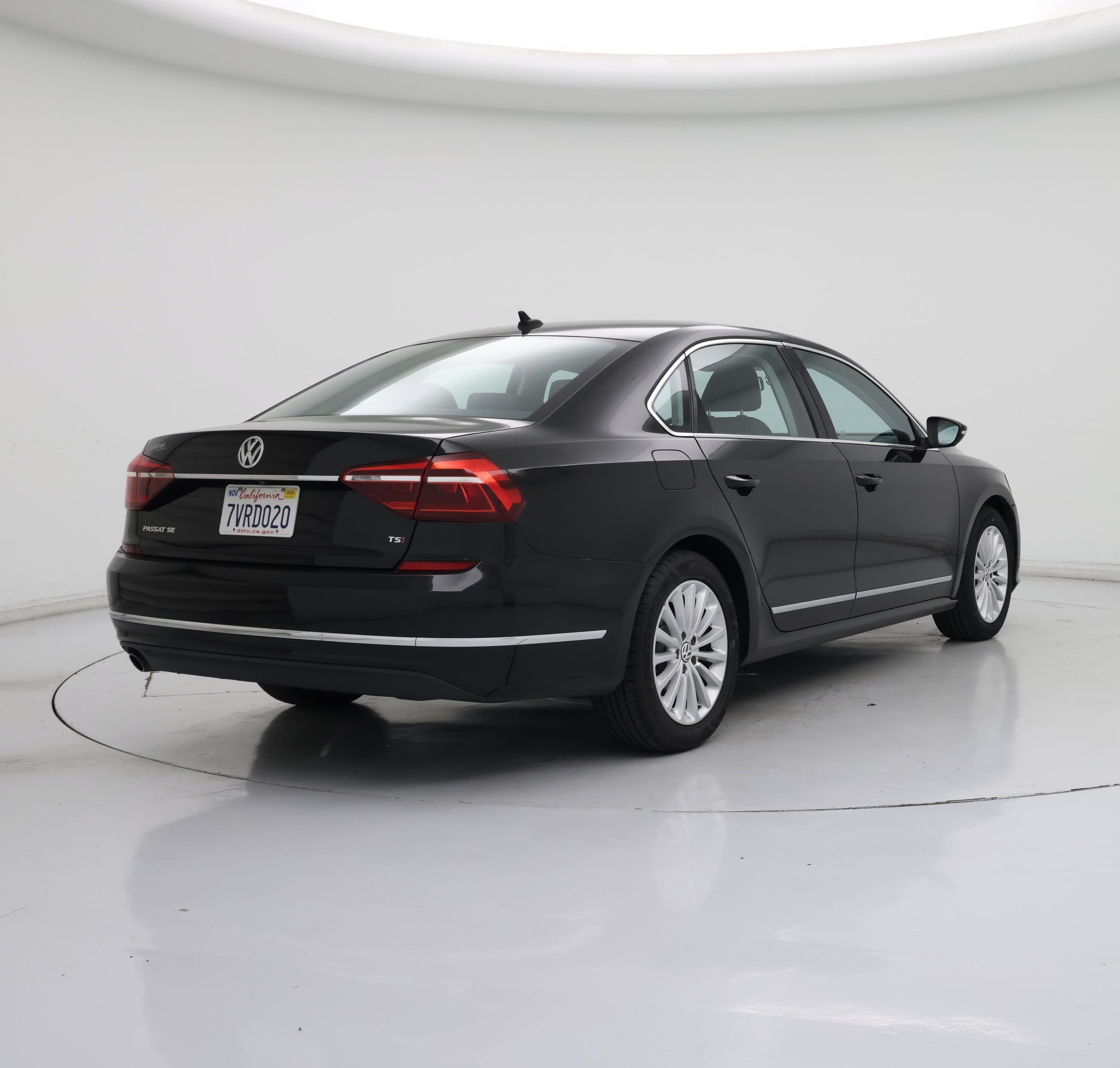 Thumbnail: 2017 Volkswagen Passat - 8