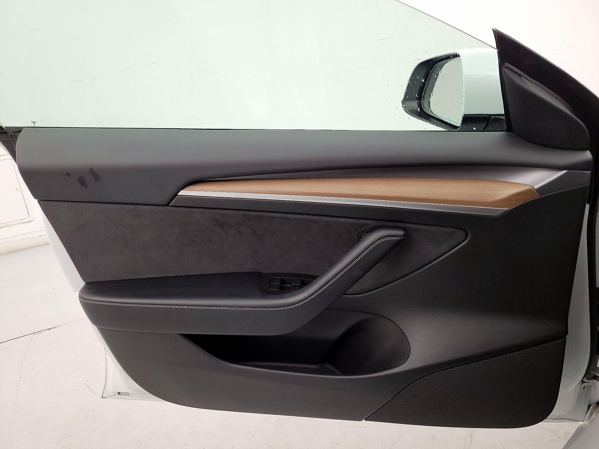 Thumbnail: 2021 Tesla Model 3 - 12