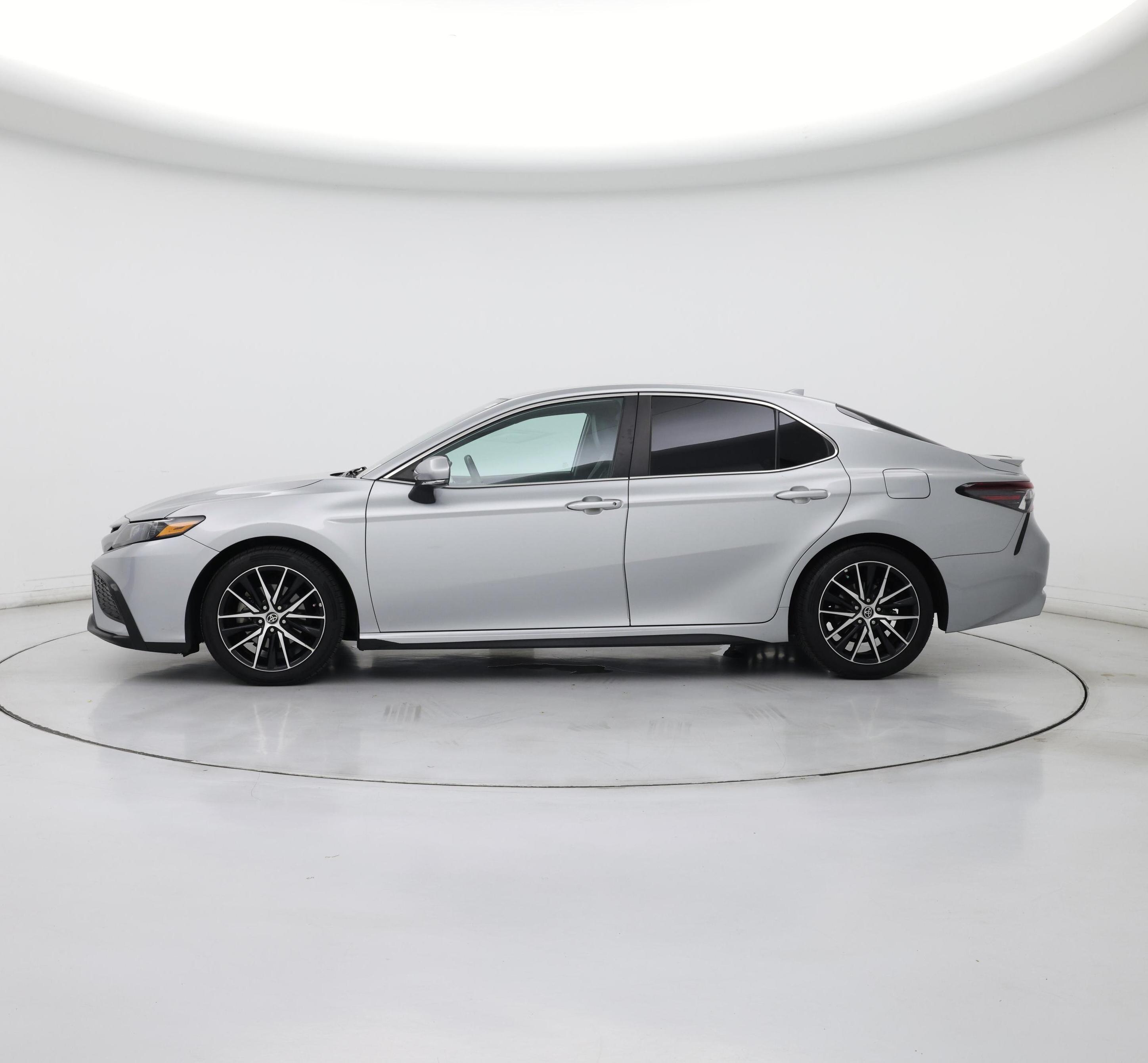 Thumbnail: 2021 Toyota Camry - 3