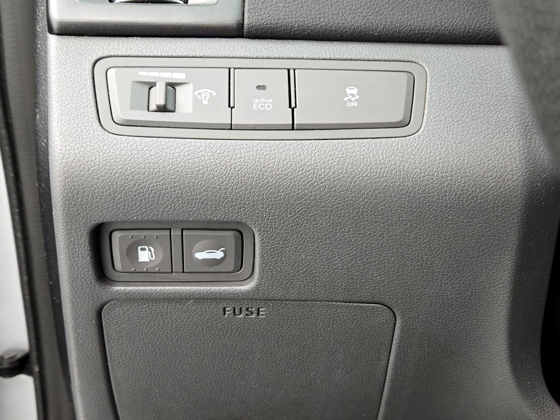 Thumbnail: 2013 Hyundai Sonata - 13