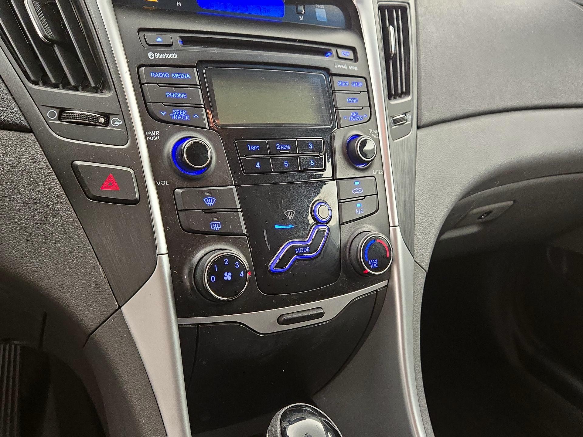 Thumbnail: 2013 Hyundai Sonata - 15