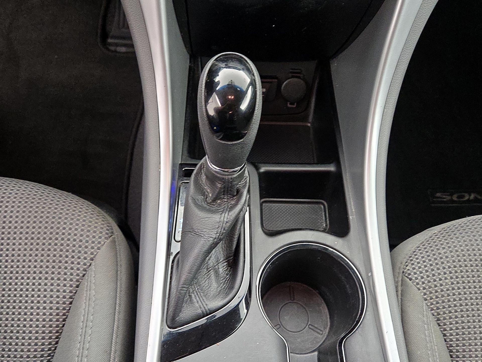 Thumbnail: 2013 Hyundai Sonata - 16