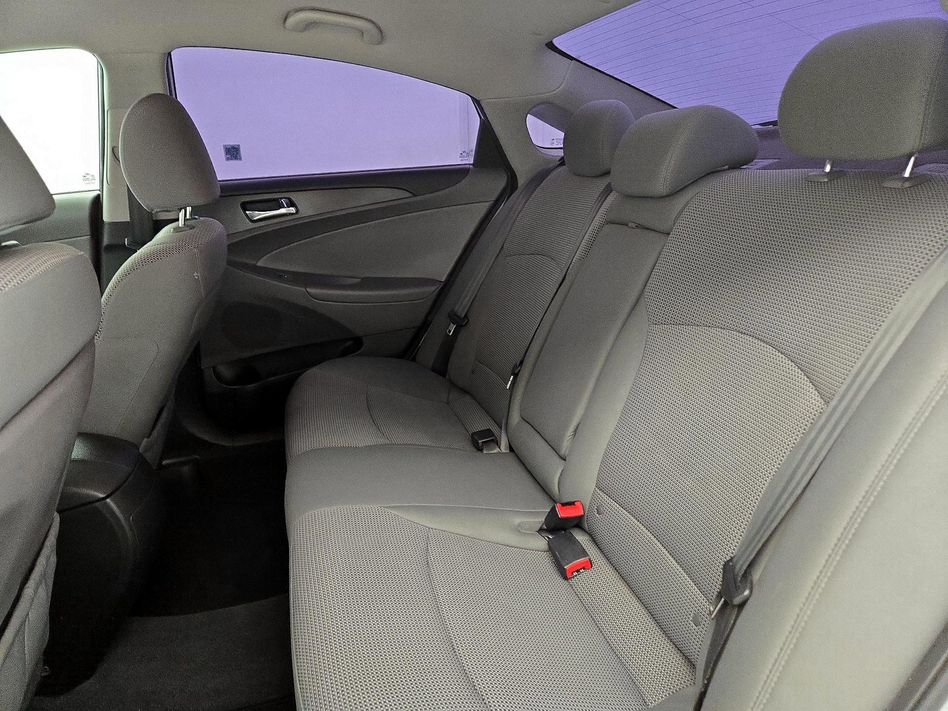 Thumbnail: 2013 Hyundai Sonata - 18