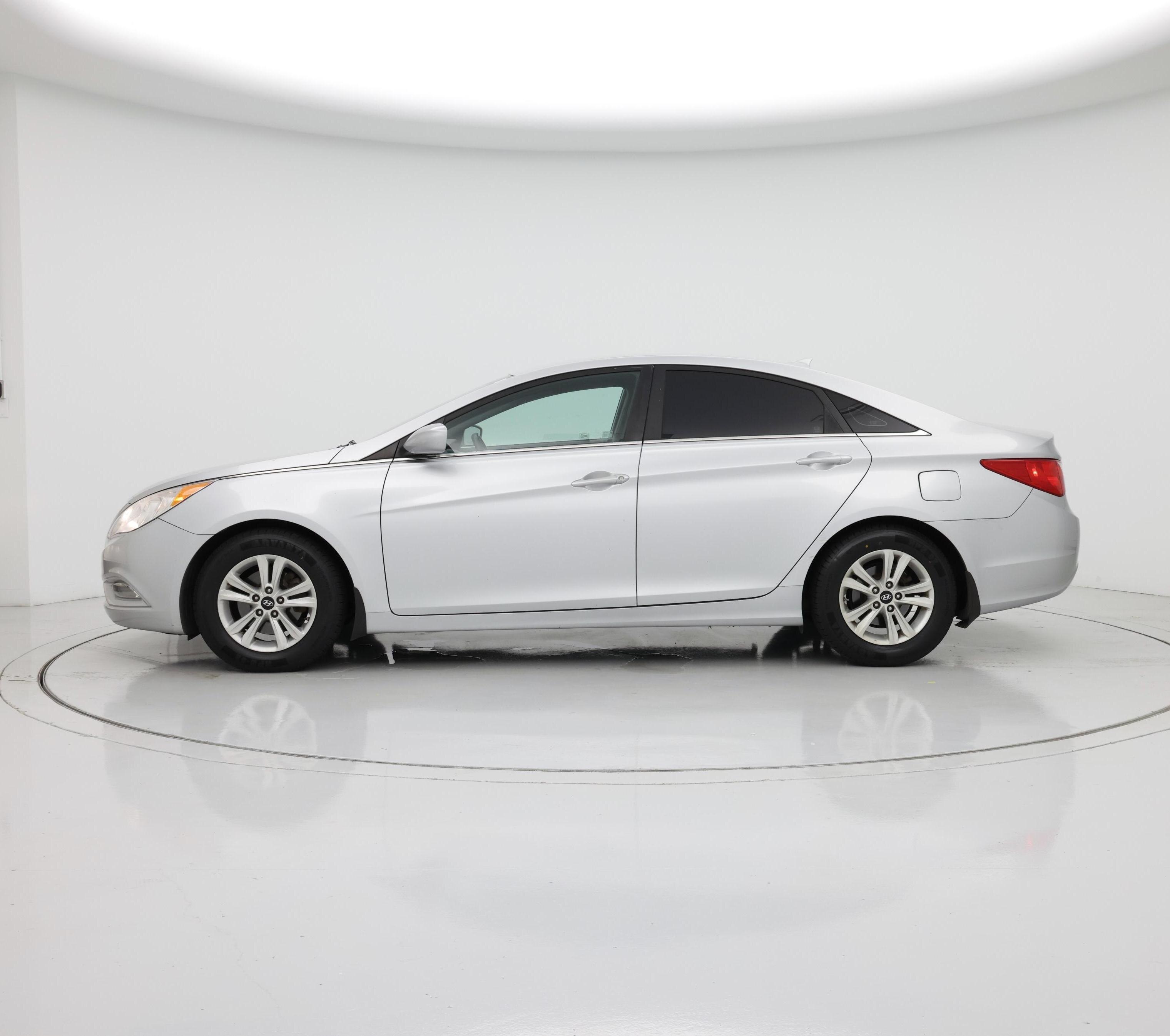 Thumbnail: 2013 Hyundai Sonata - 3