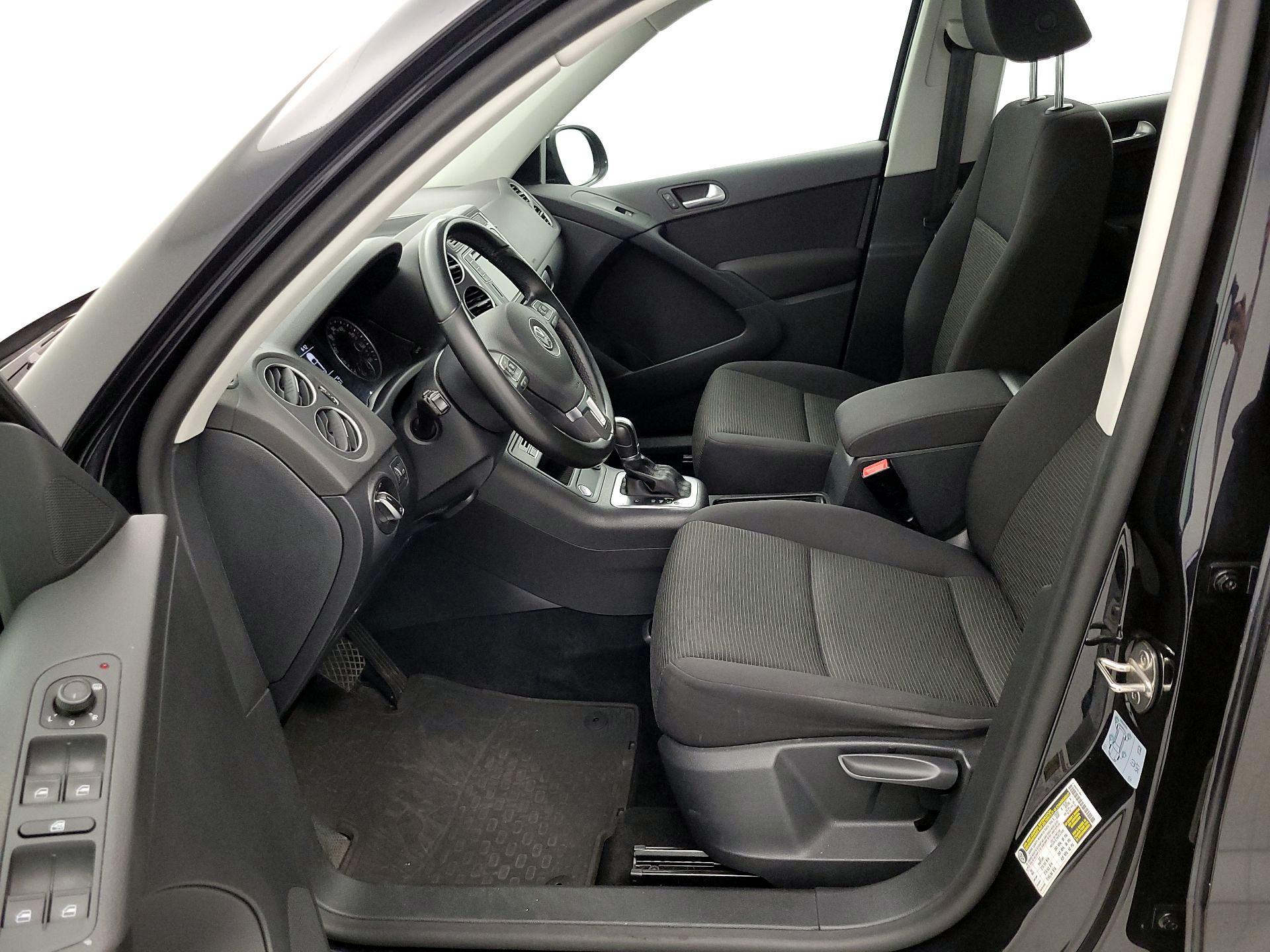 Thumbnail: 2017 Volkswagen Tiguan - 11
