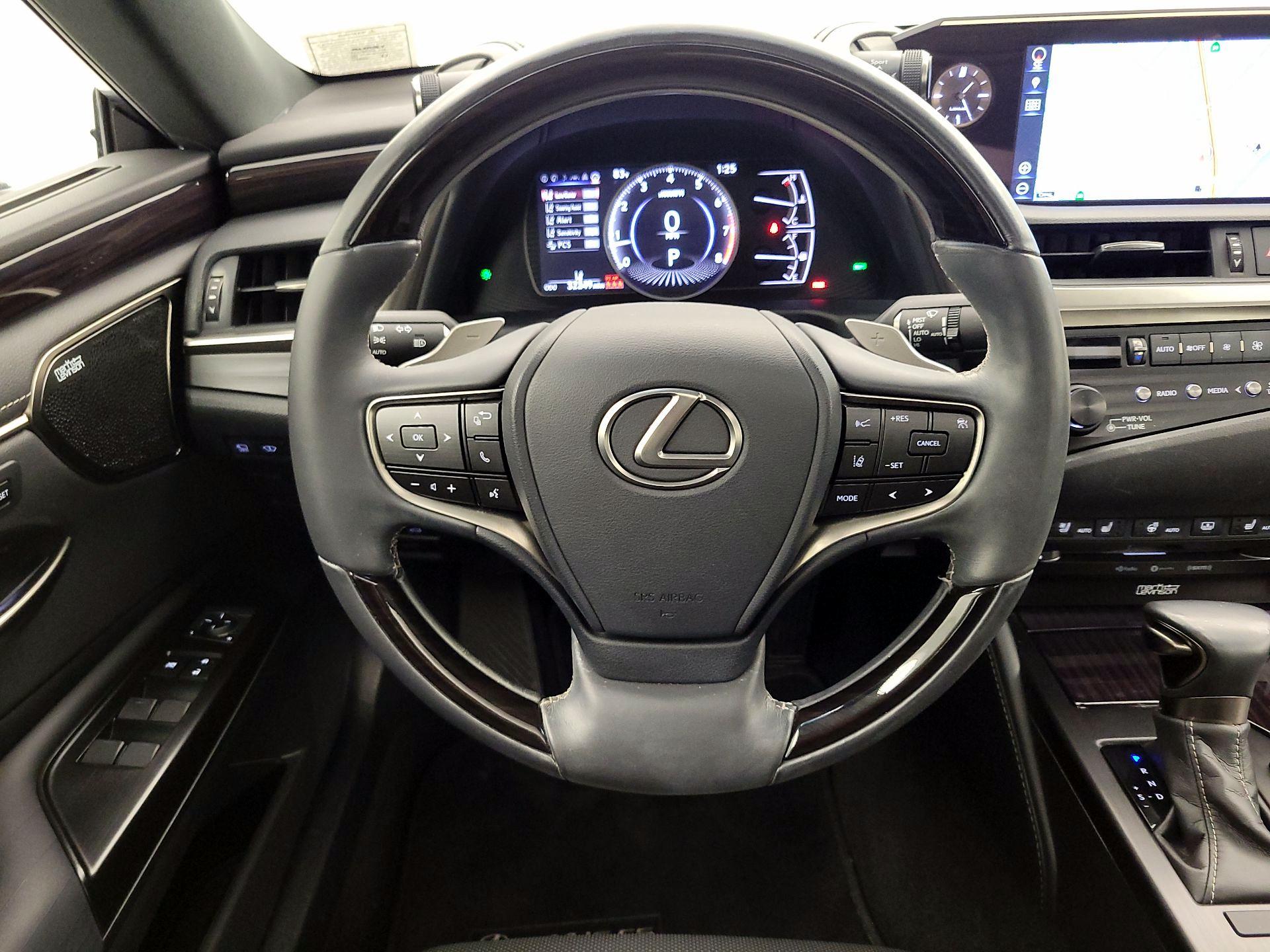 Thumbnail: 2019 Lexus ES - 10