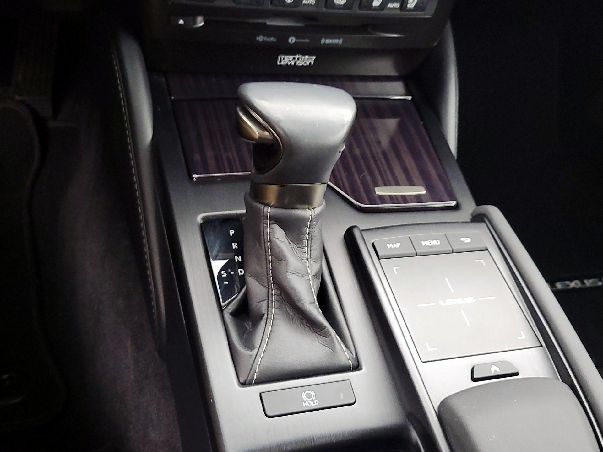 Thumbnail: 2019 Lexus ES - 18