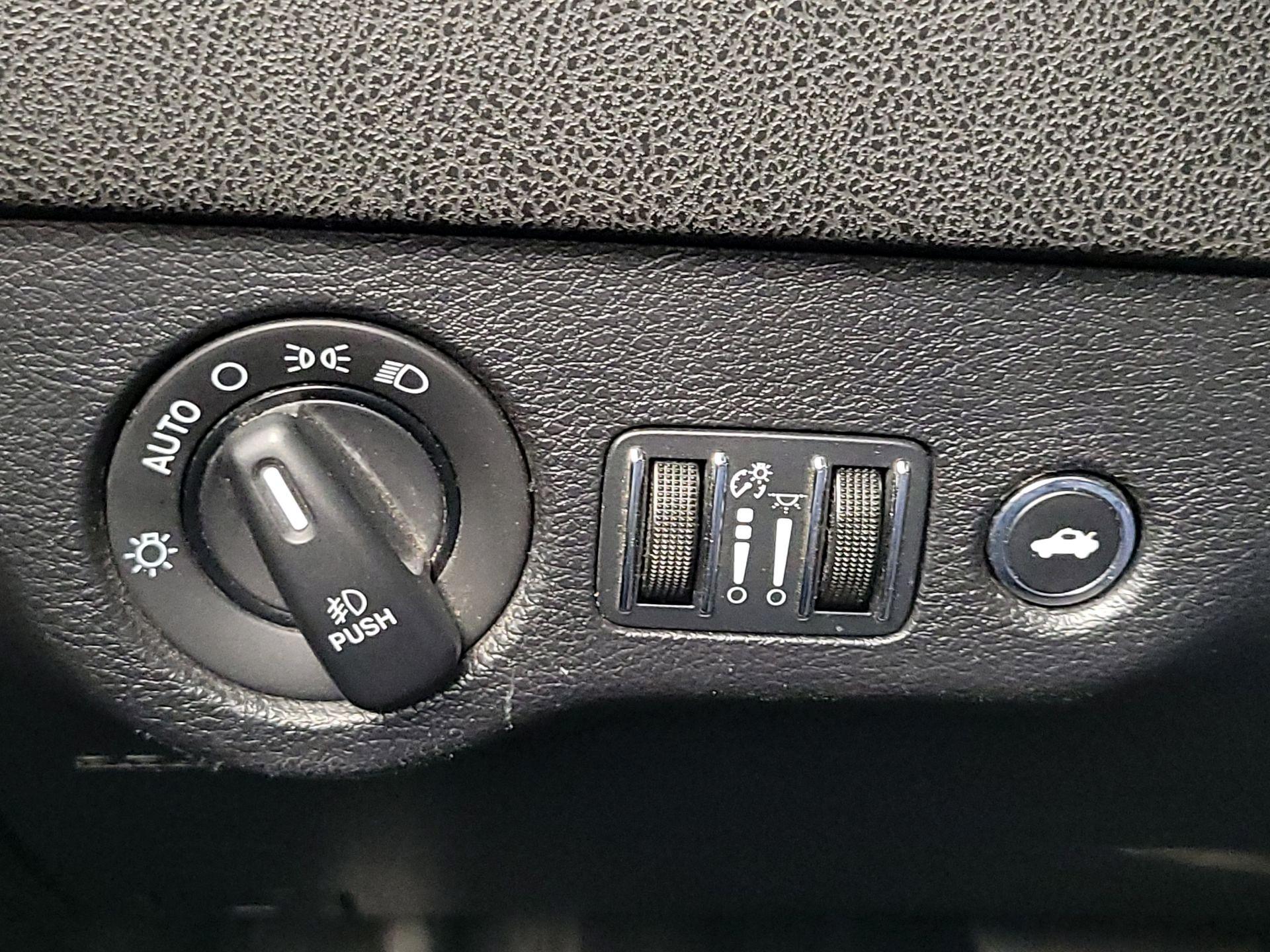 Thumbnail: 2016 Dodge Charger - 13