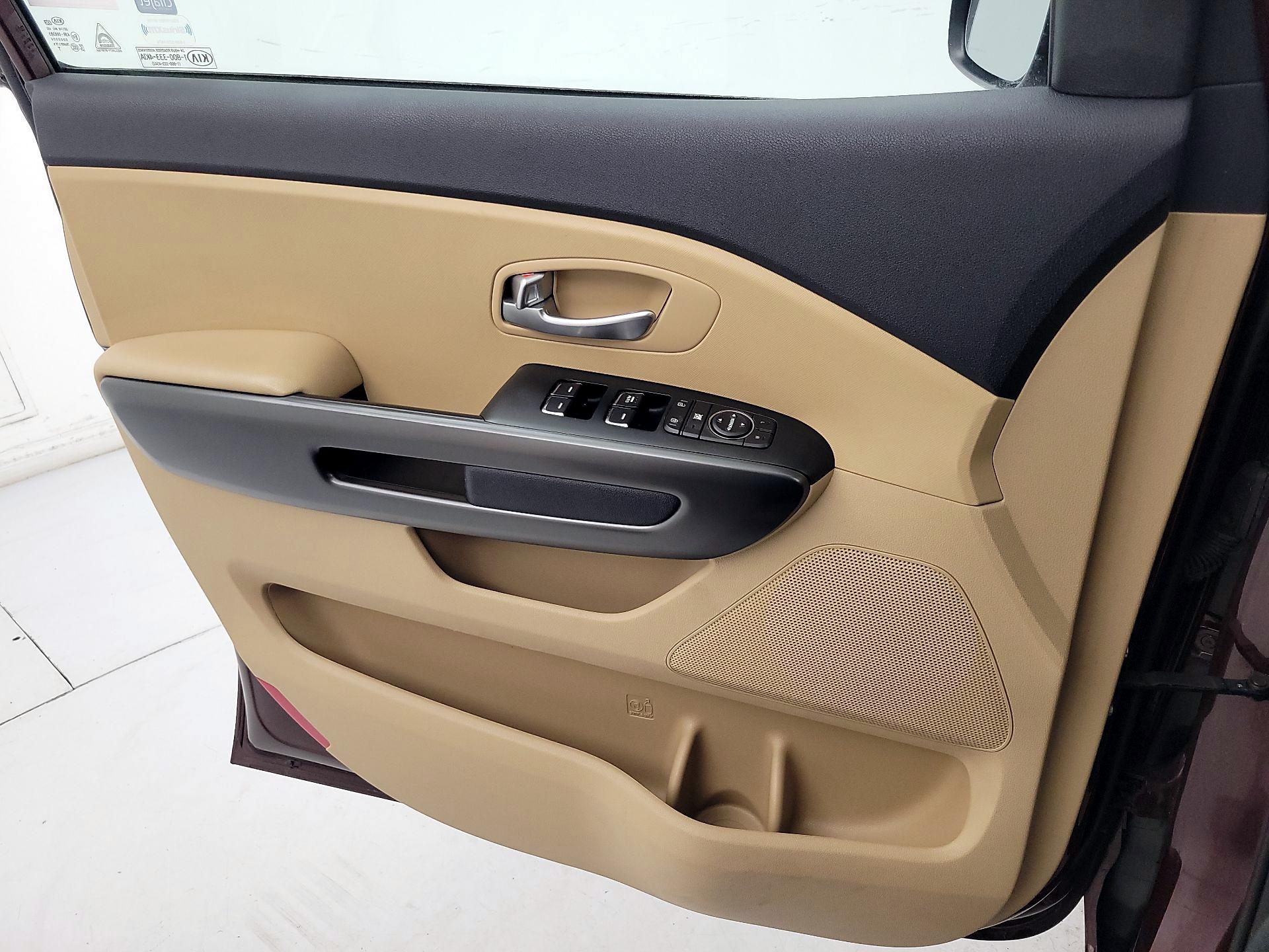 Thumbnail: 2019 Kia Sedona - 12