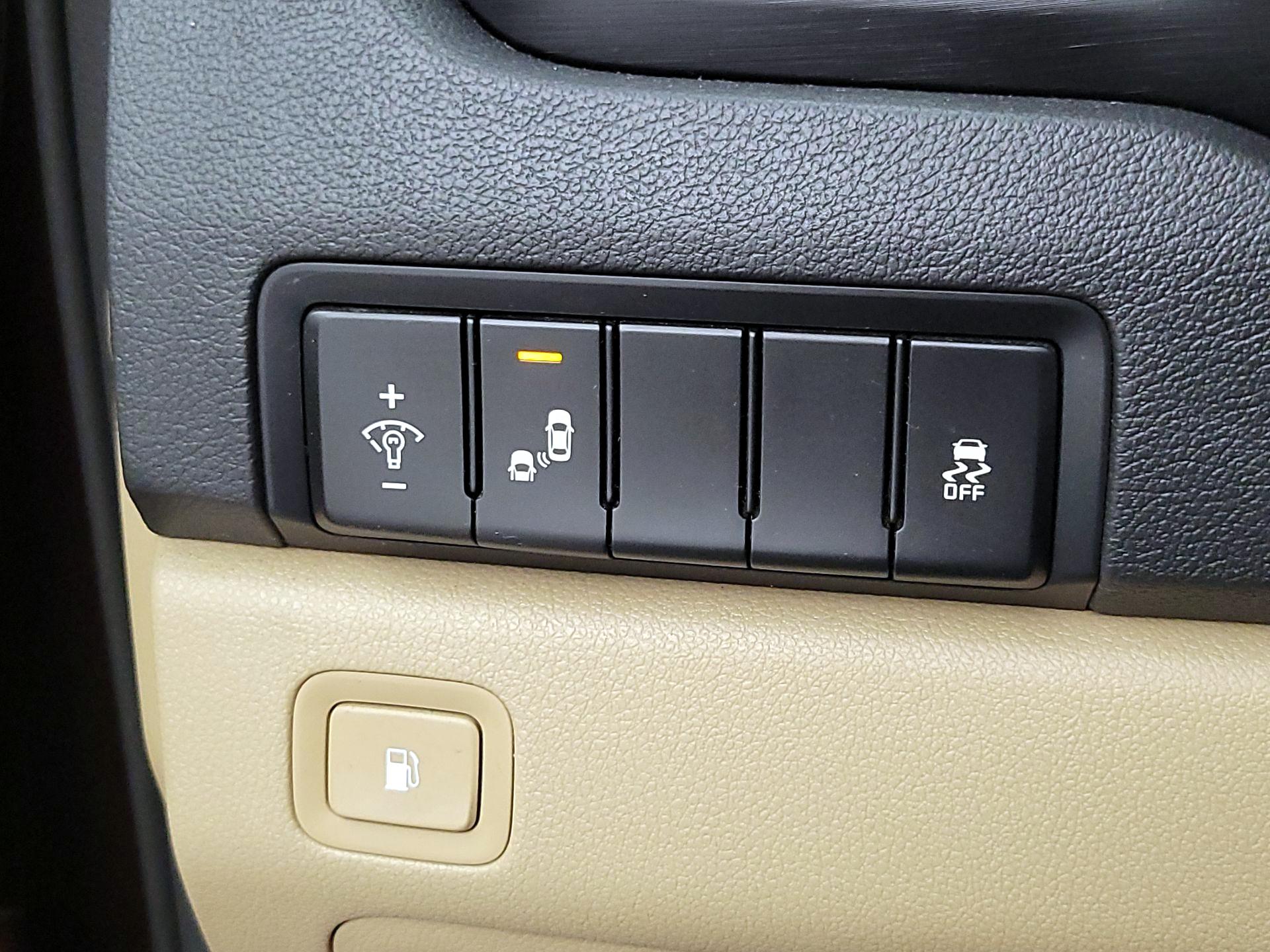 Thumbnail: 2019 Kia Sedona - 13