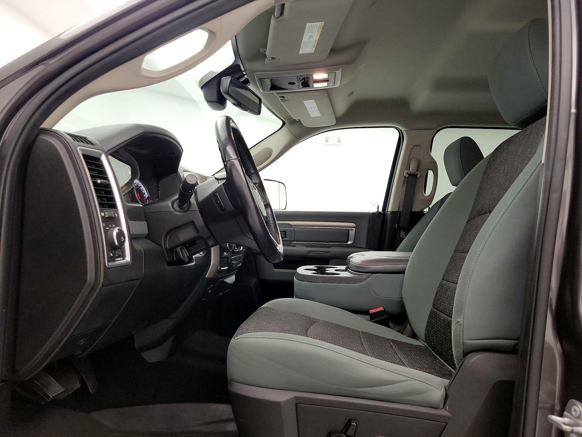 Thumbnail: 2019 RAM 1500 Classic - 11