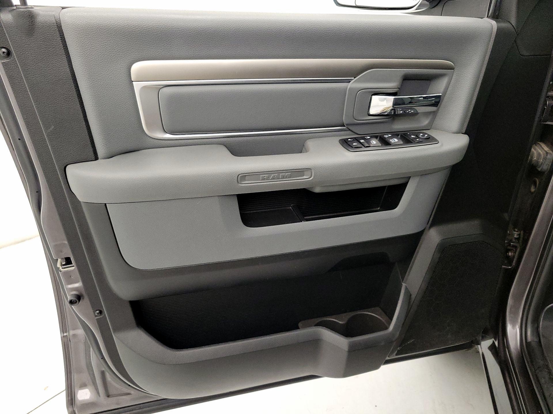 Thumbnail: 2019 RAM 1500 Classic - 12