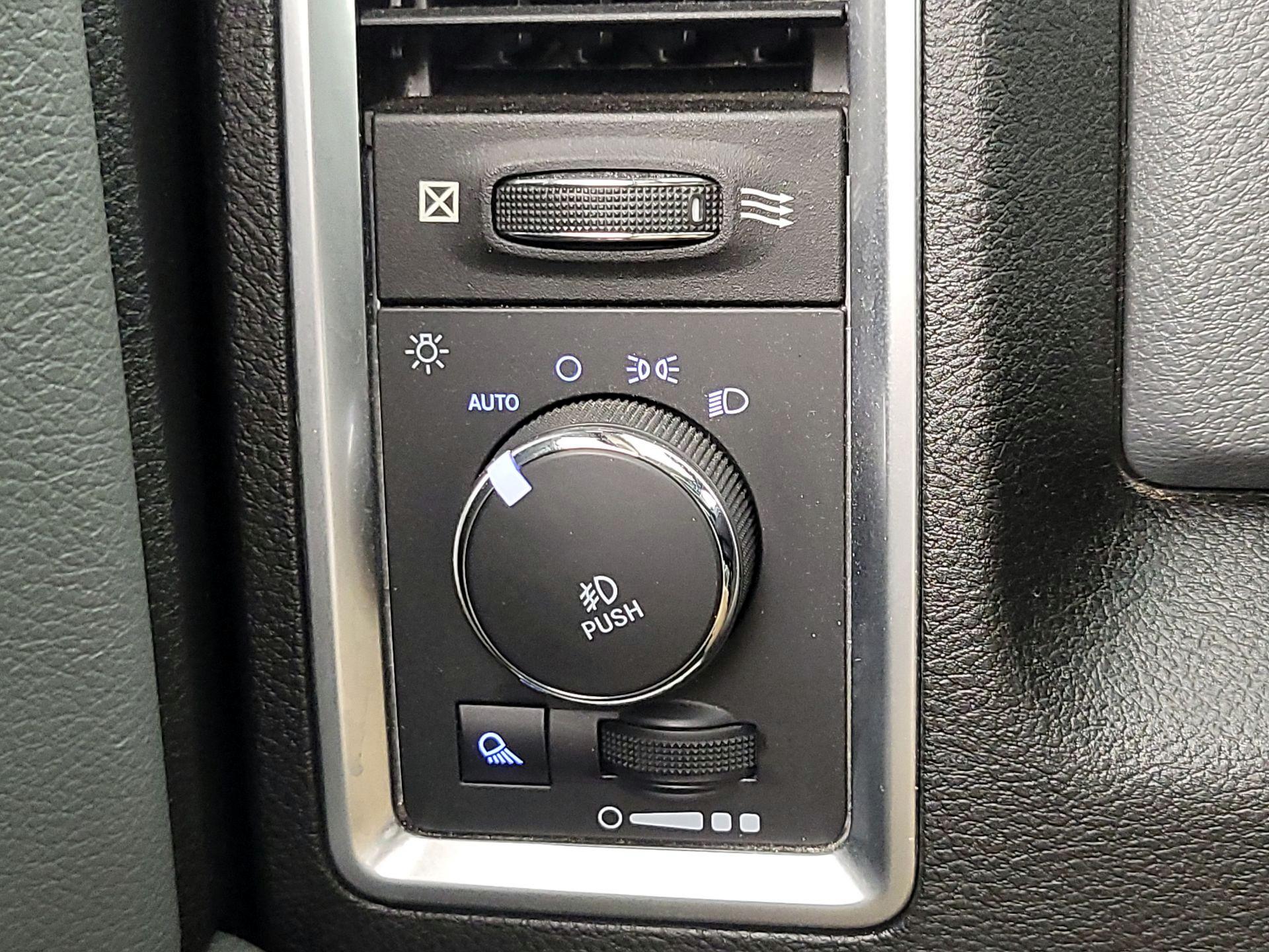 Thumbnail: 2019 RAM 1500 Classic - 13